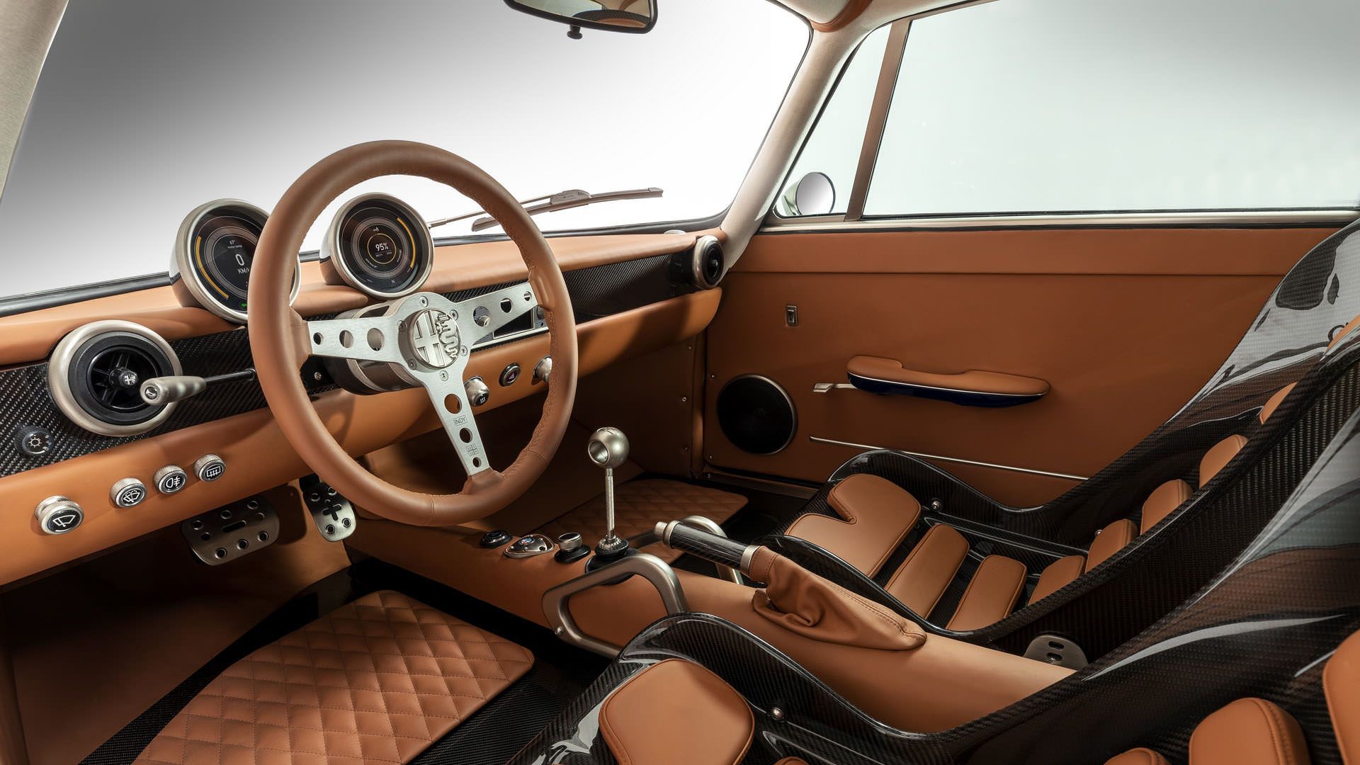 نمای کابین و فرمان خودروی الکتریکی آلفا رومئو جولیا / Alfa Romeo Giulia GTA 