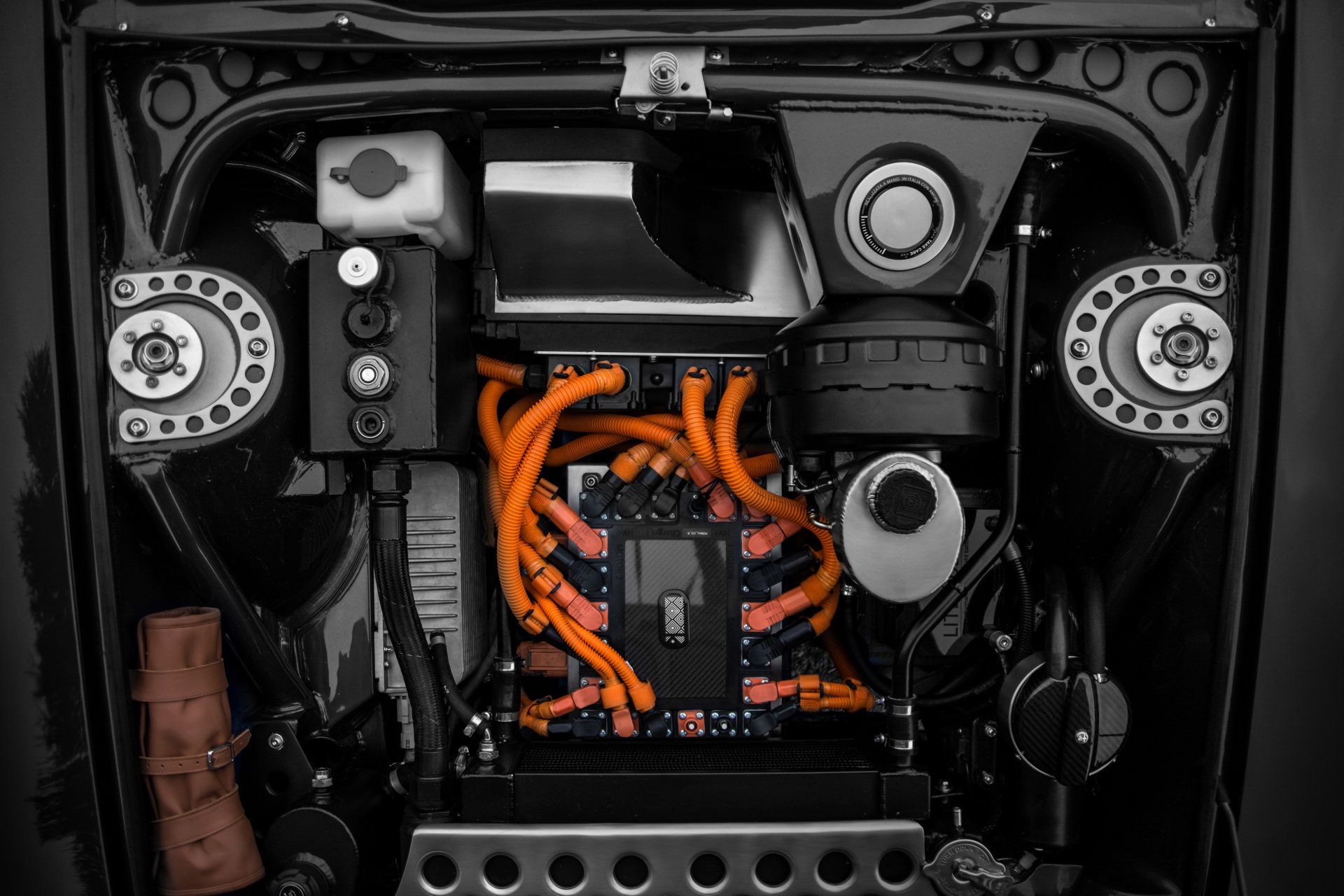 پیشرانه خودروی الکتریکی آلفا رومئو جولیا / Alfa Romeo Giulia GTA آبی رنگ 