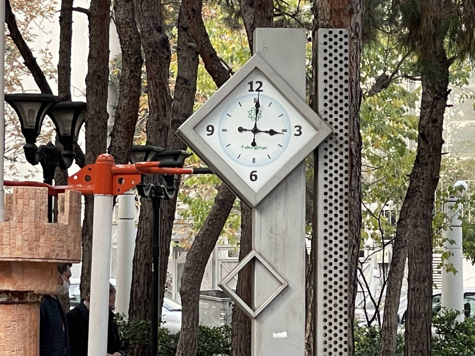 نمونه‌عکس ۸ برابری آیفون ۱۲ پرو مکس