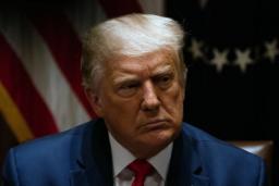 پرتره دونالد ترامپ / Donald Trump در جلوی پرچم آمریکا