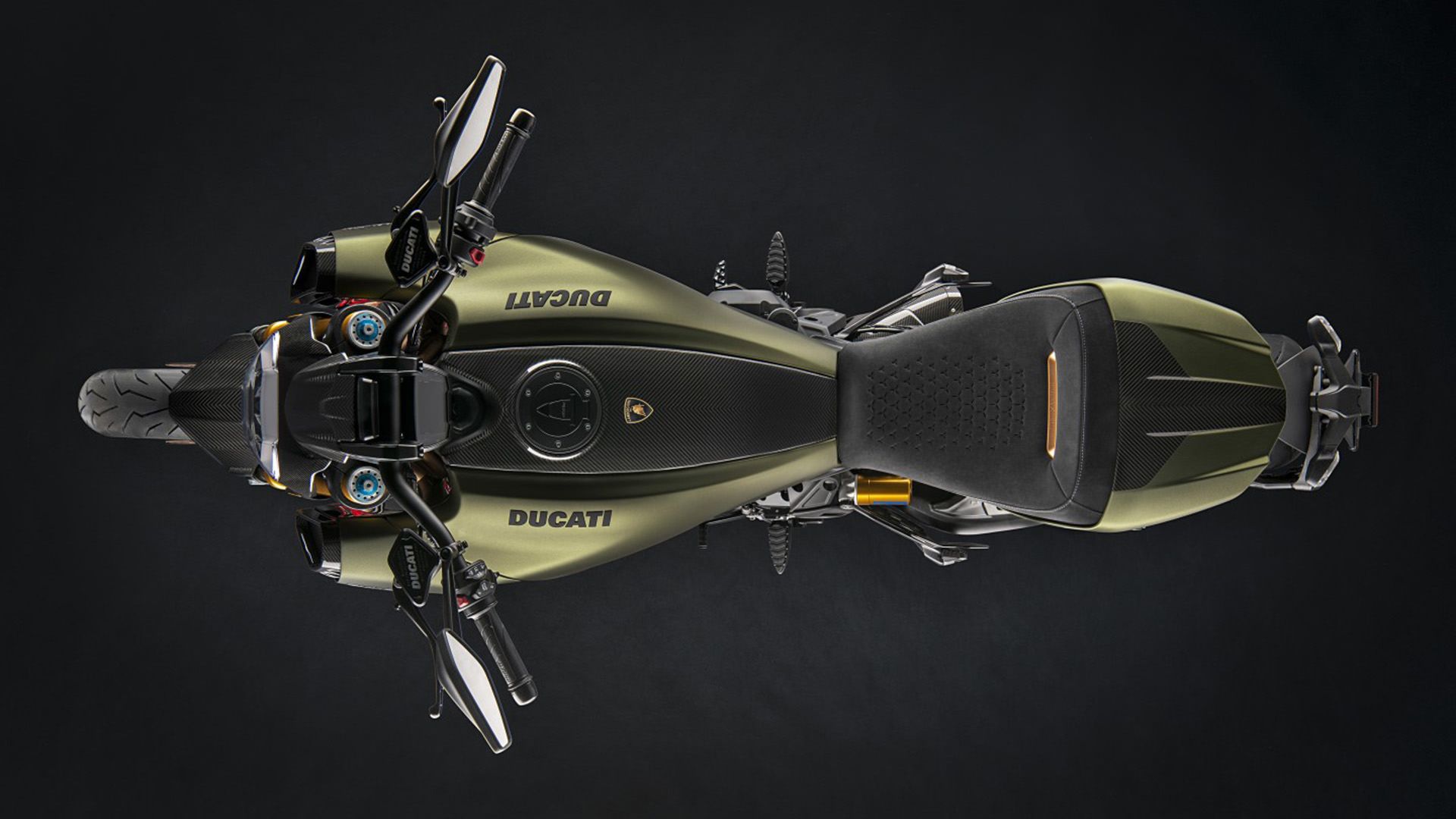 نمای بالا موتورسیکلت دوکاتی دیاول 1260 لامبورگینی / Ducati Diavel 1260 Lamborghini motorcycle سبز رنگ