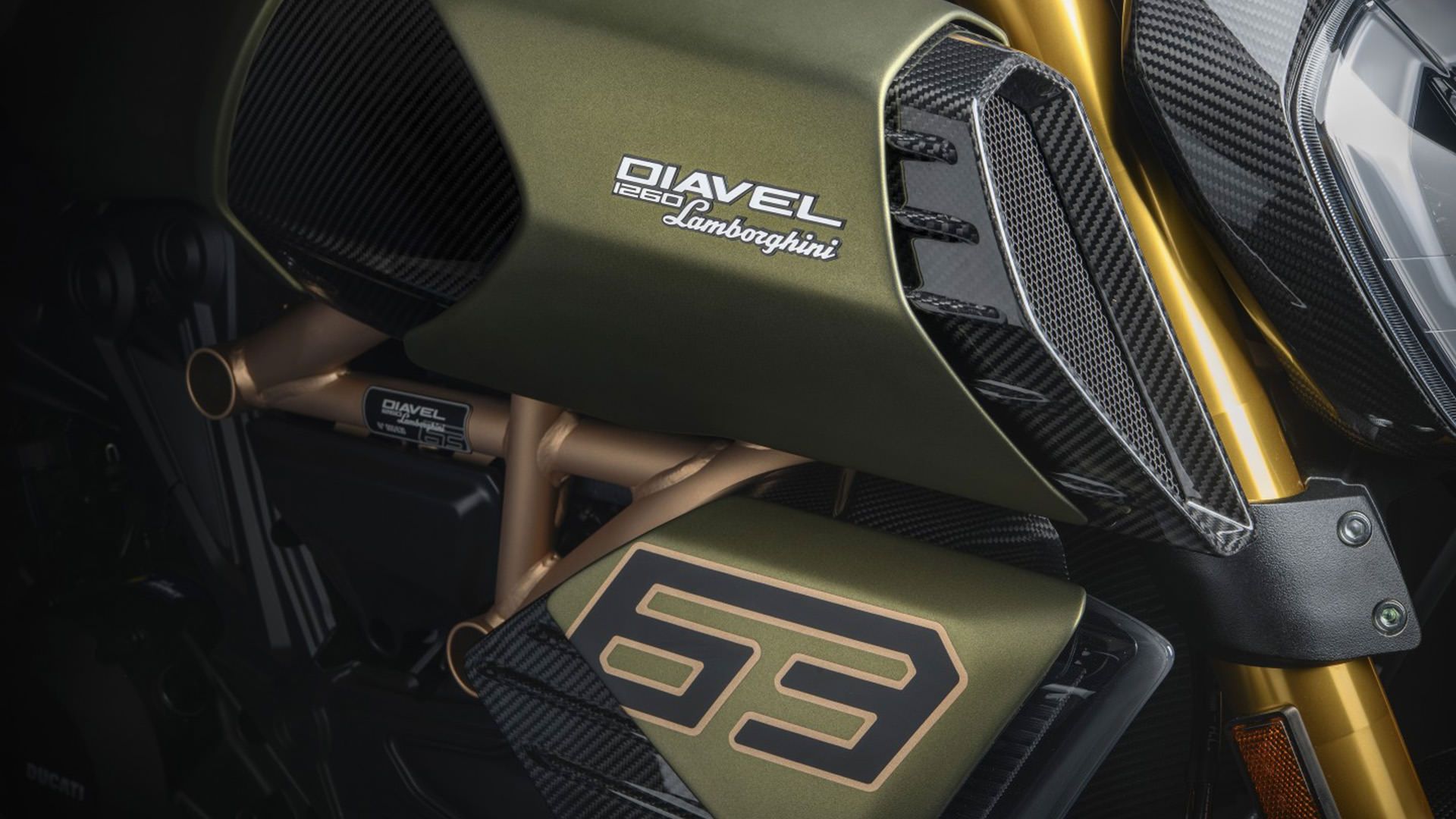دوشاخه جلو موتورسیکلت دوکاتی دیاول 1260 لامبورگینی / Ducati Diavel 1260 Lamborghini motorcycle سبز رنگ