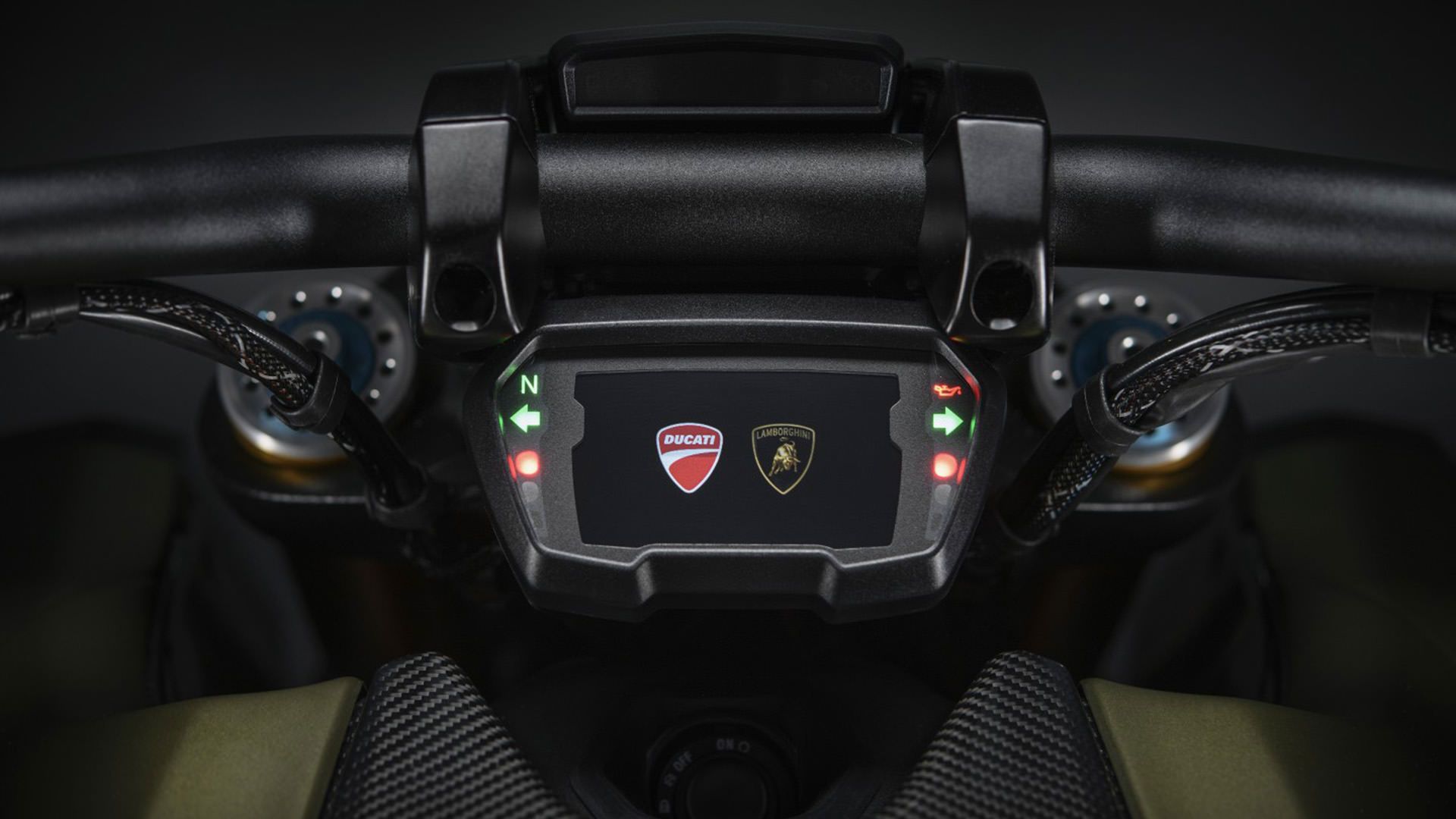 نشانگر جلو موتورسیکلت دوکاتی دیاول 1260 لامبورگینی / Ducati Diavel 1260 Lamborghini motorcycle سبز رنگ