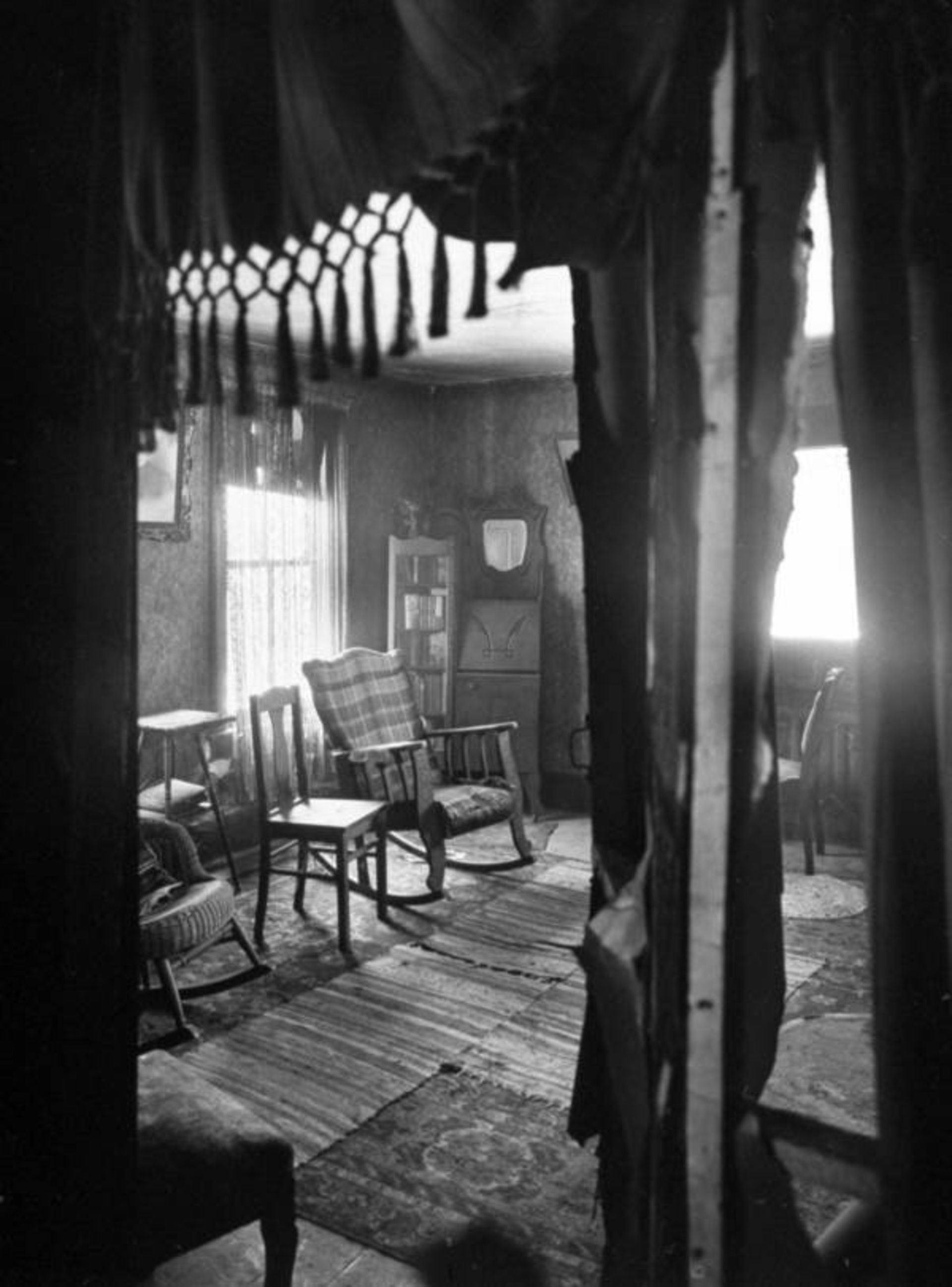 نماهای مختلفی از خانه‌ اد گین 