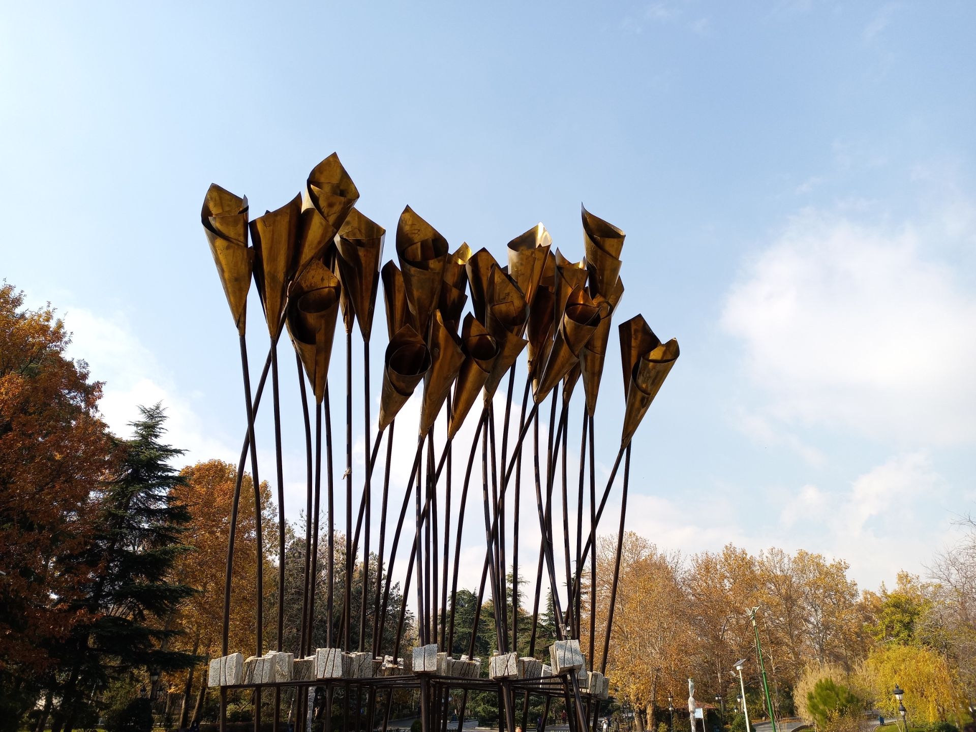 نمونه عکس دوربین اصلی گوشی هواوی Y9a در طول روز - نمایی از پارک ملت تهران