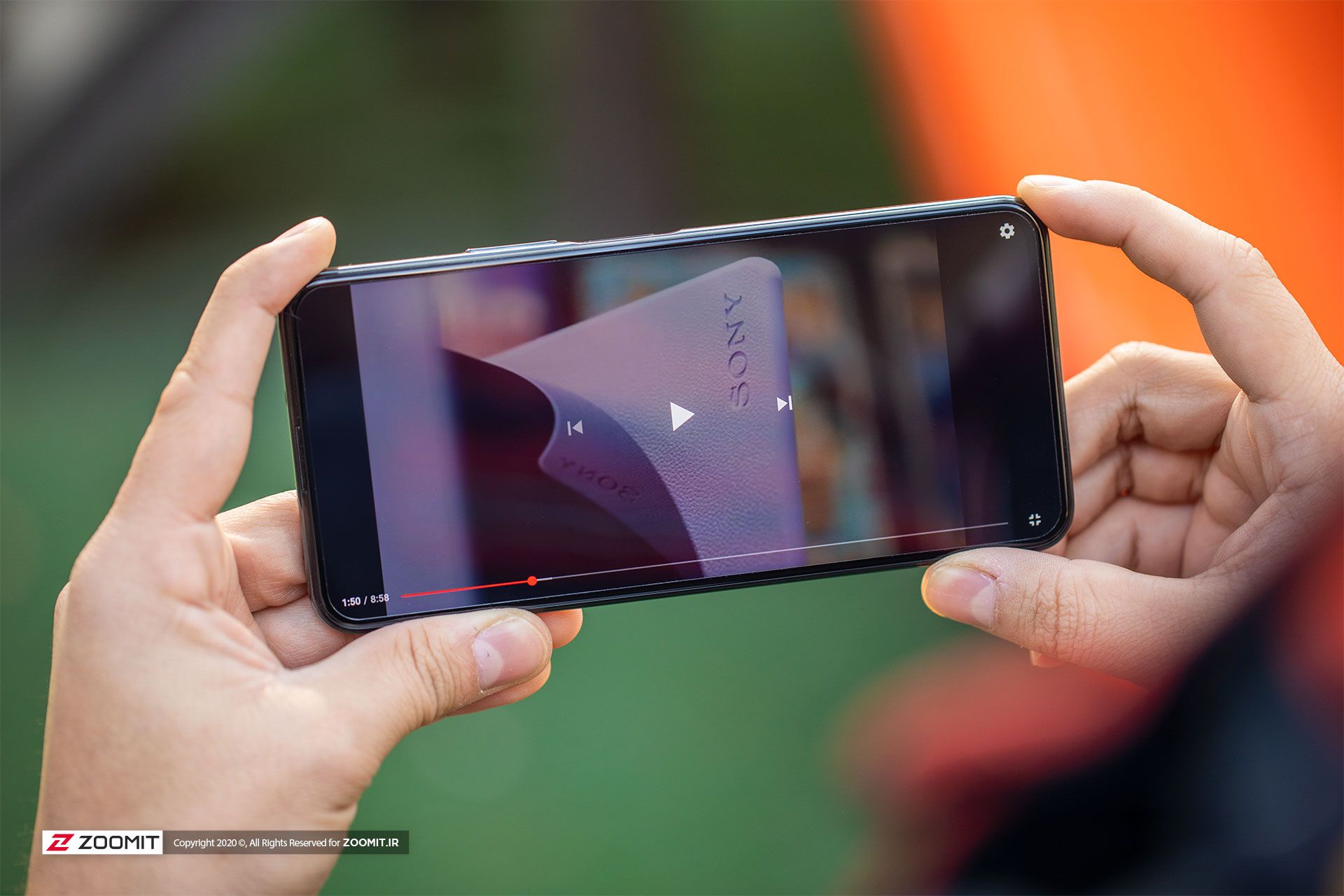 گوشی هواوی Y9a حین پخش ویدئو