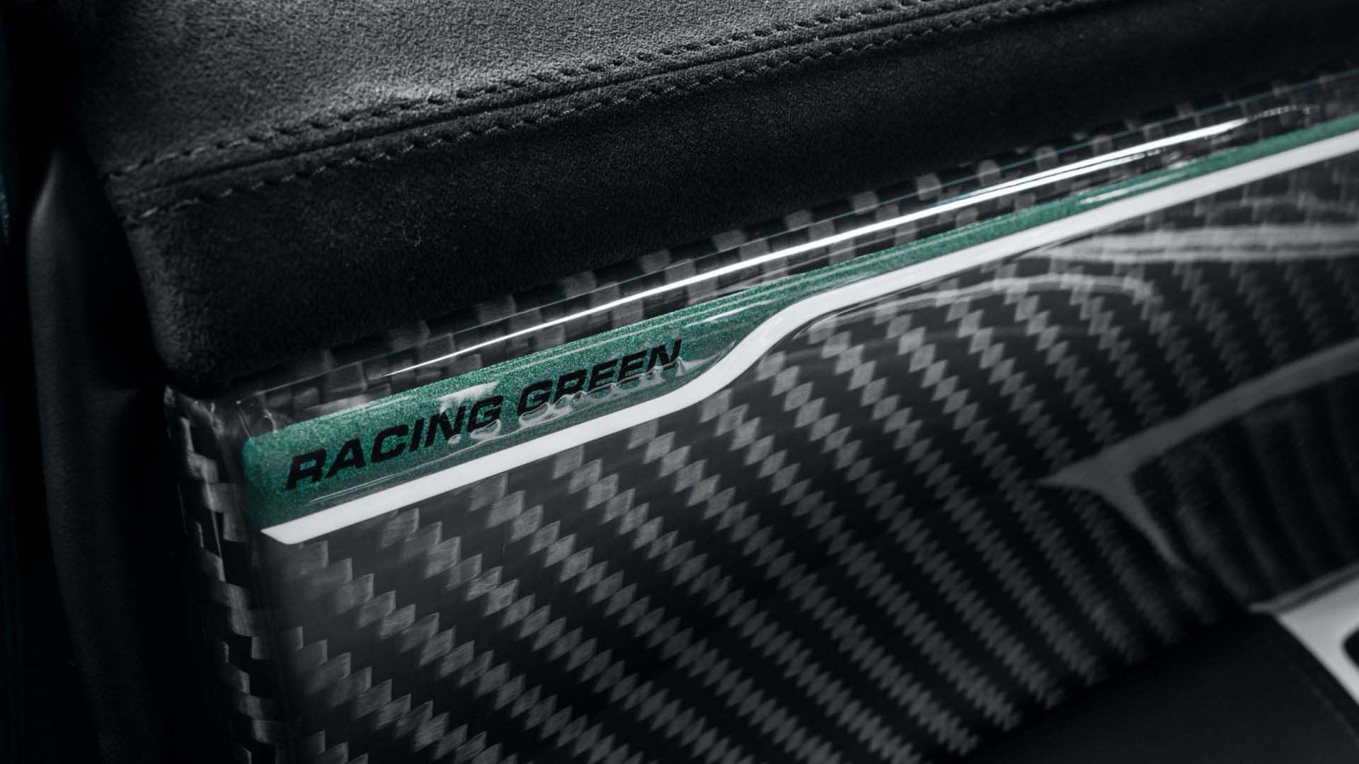 داشبورد وانت پیکاپ مرسدس بنز کلاس X با تیونینگ کارلکس دیزاین / Carlex Design Mercedes-Benz X-Class و طرح رنگ سبز مسابقه ای