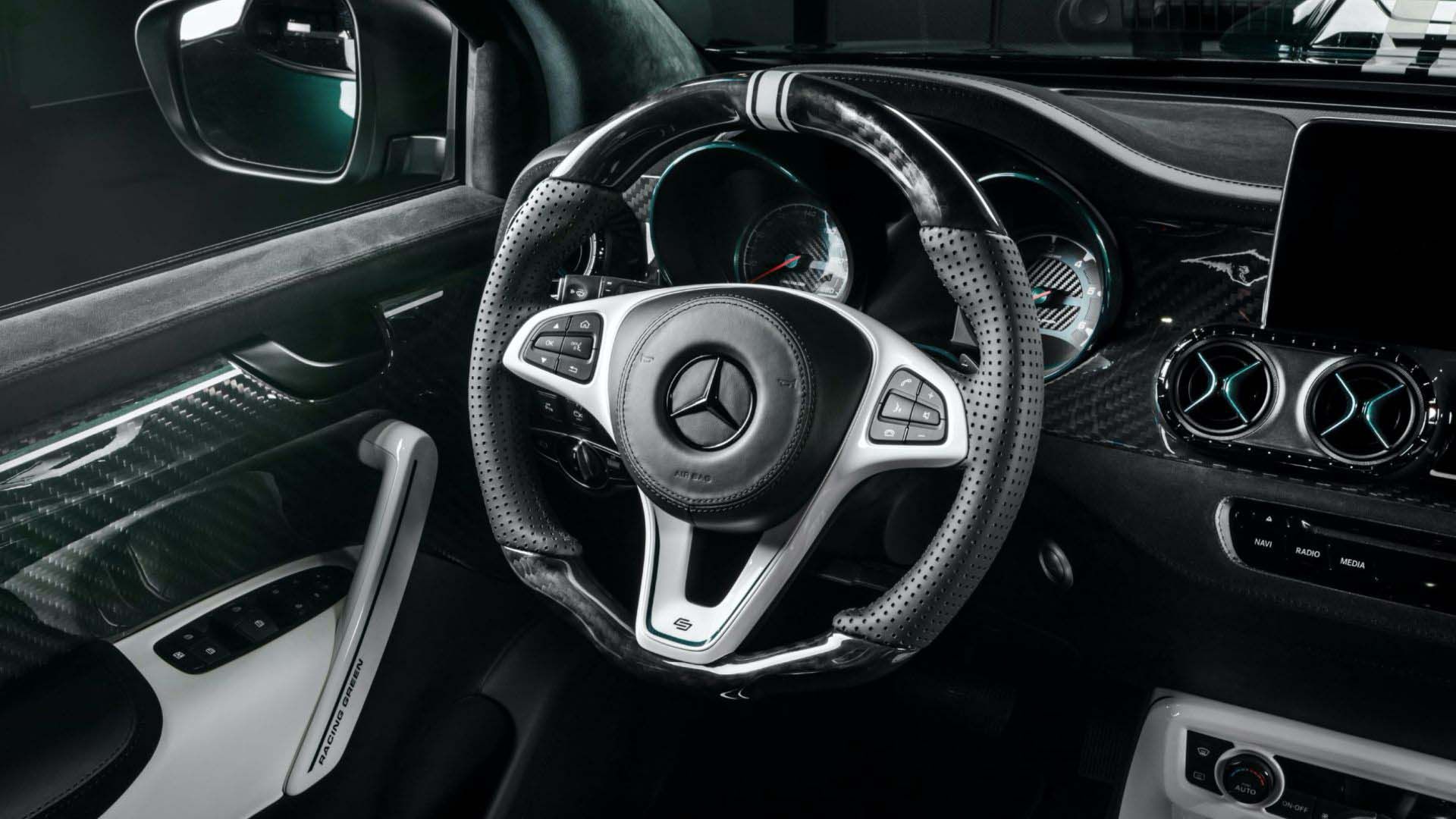 داشبورد و فرمان وانت پیکاپ مرسدس بنز کلاس X با تیونینگ کارلکس دیزاین / Carlex Design Mercedes-Benz X-Class و طرح رنگ سبز مسابقه ای