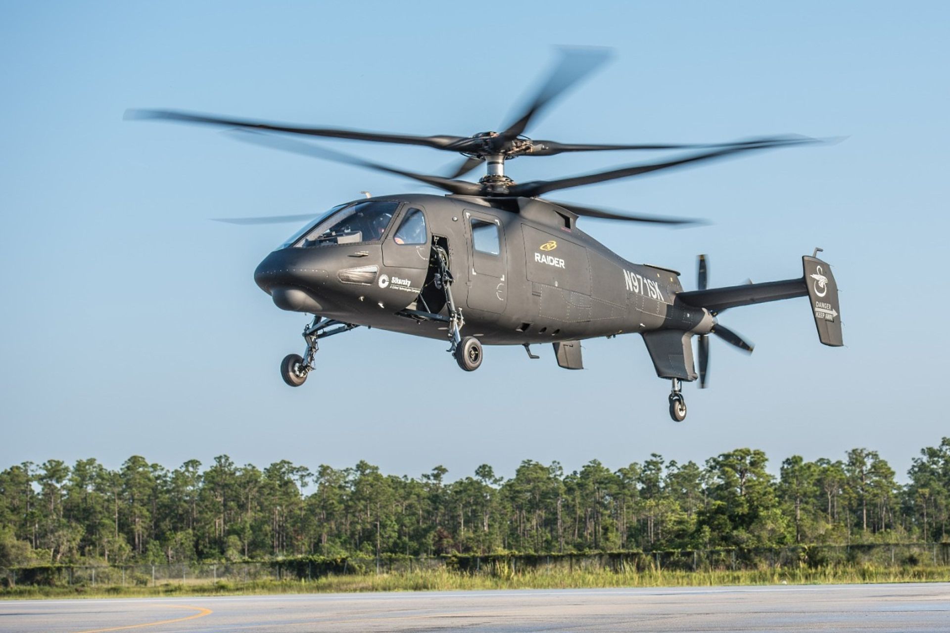 هواپیمای هم محوره Sikorsky S-97 Raider درحال پرواز