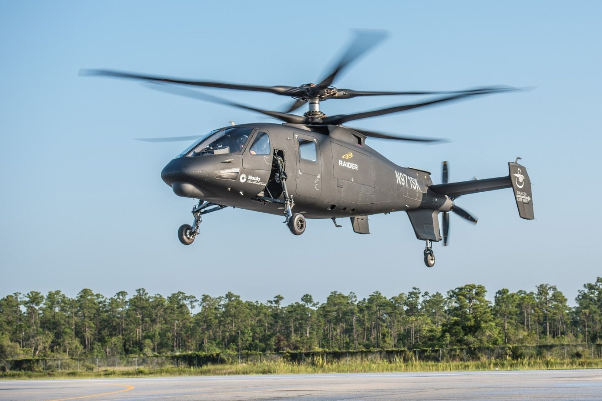 مرجع متخصصين ايران هواپيماي هم محوره Sikorsky S-97 Raider درحال پرواز