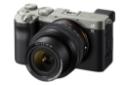 لنز سونی FE 28-60mm F4-5.6 در حالت متصل به دوربین