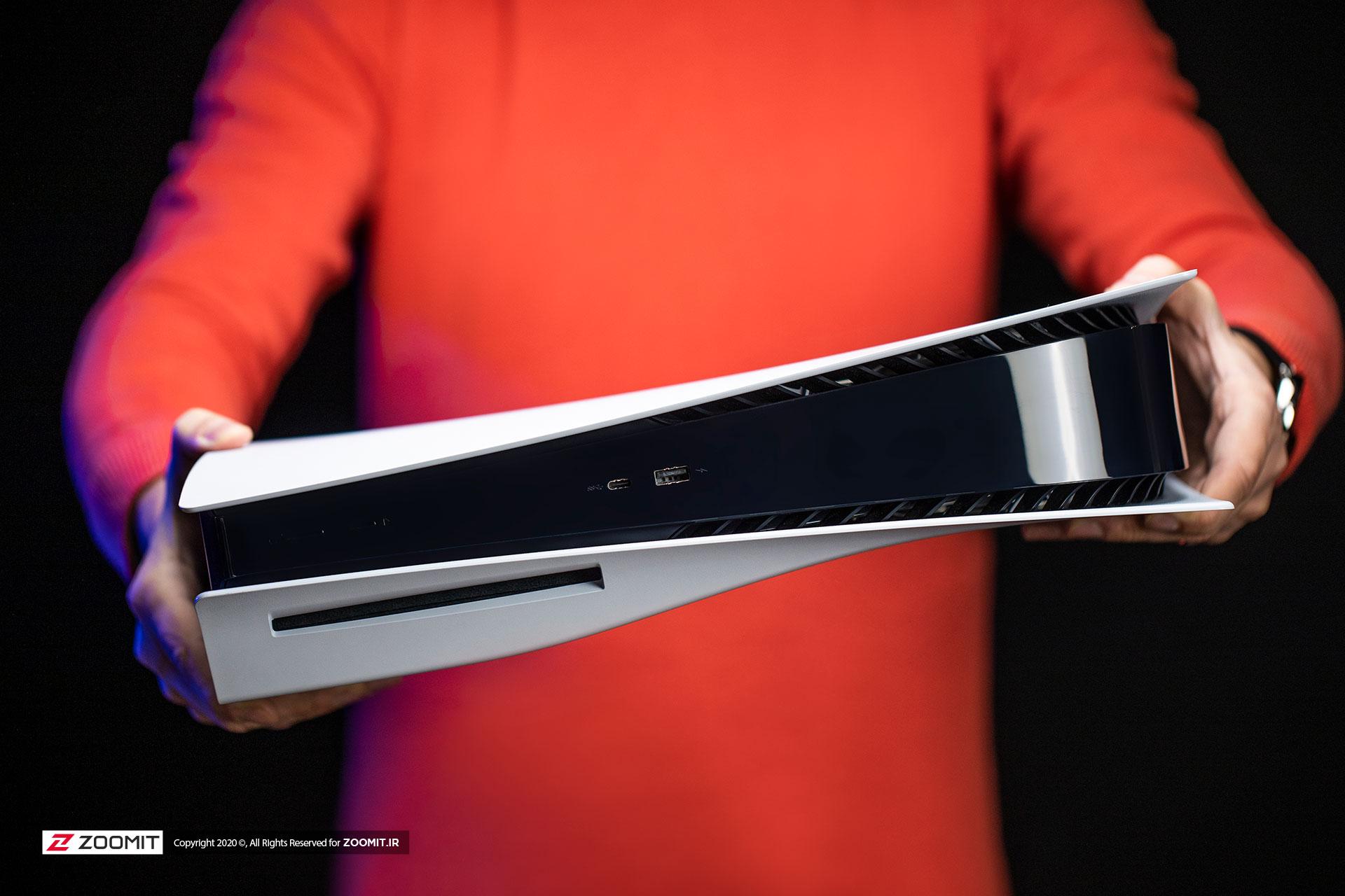مرجع متخصصين ايران ابعاد PS5 پلي استيشن 5 سوني در دست