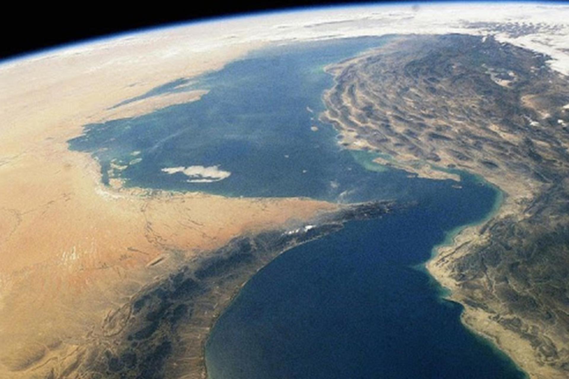 نمای تنگه هرمز از فضا