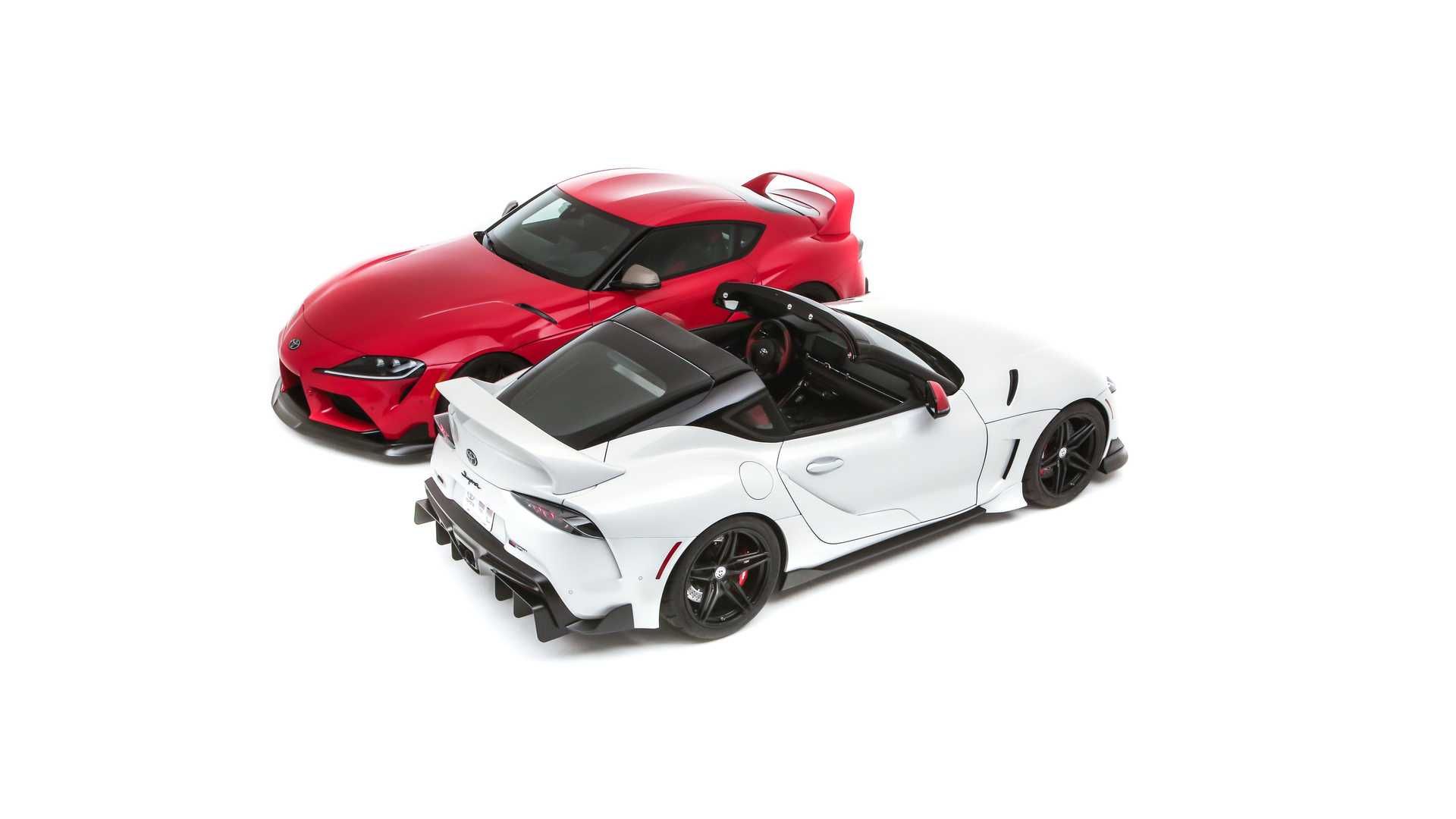 نمای سه چهارم تویوتا GR سوپرا اسپرت تاپ / Toyota GR Supra Sport Top سفید رنگ و مدل قرمز رنگ هریتیج ادیشن