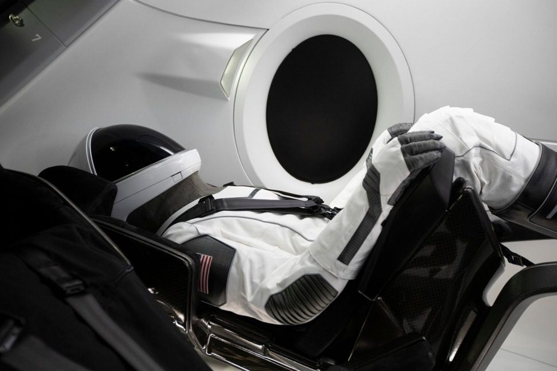 Crew Dragon / کرو دراگون