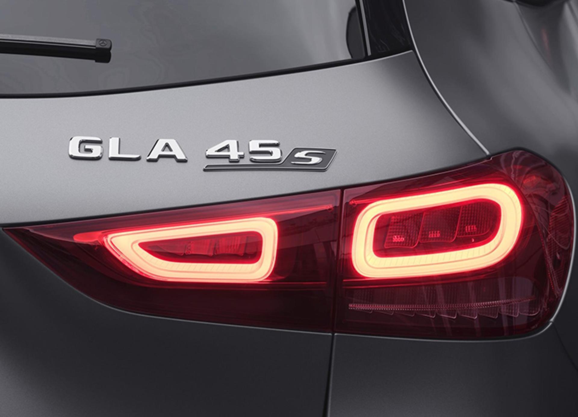 Mercedes-Benz GLA45Mercedes-Benz GLA45