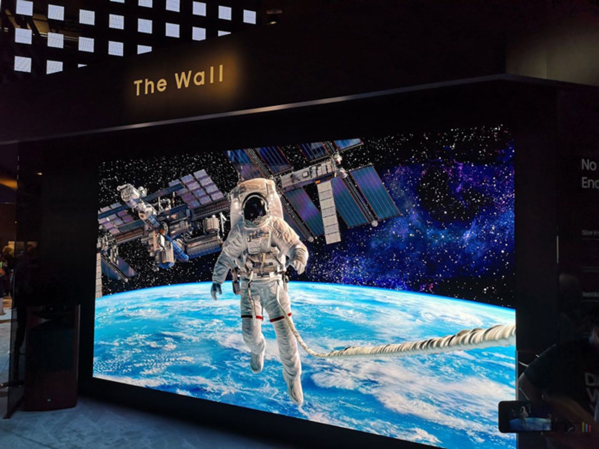 نمایشگر the wall