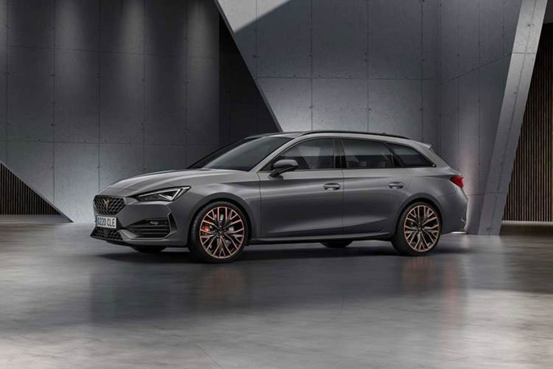 seat Cupra Leon ST / سئات کوپرا لئون