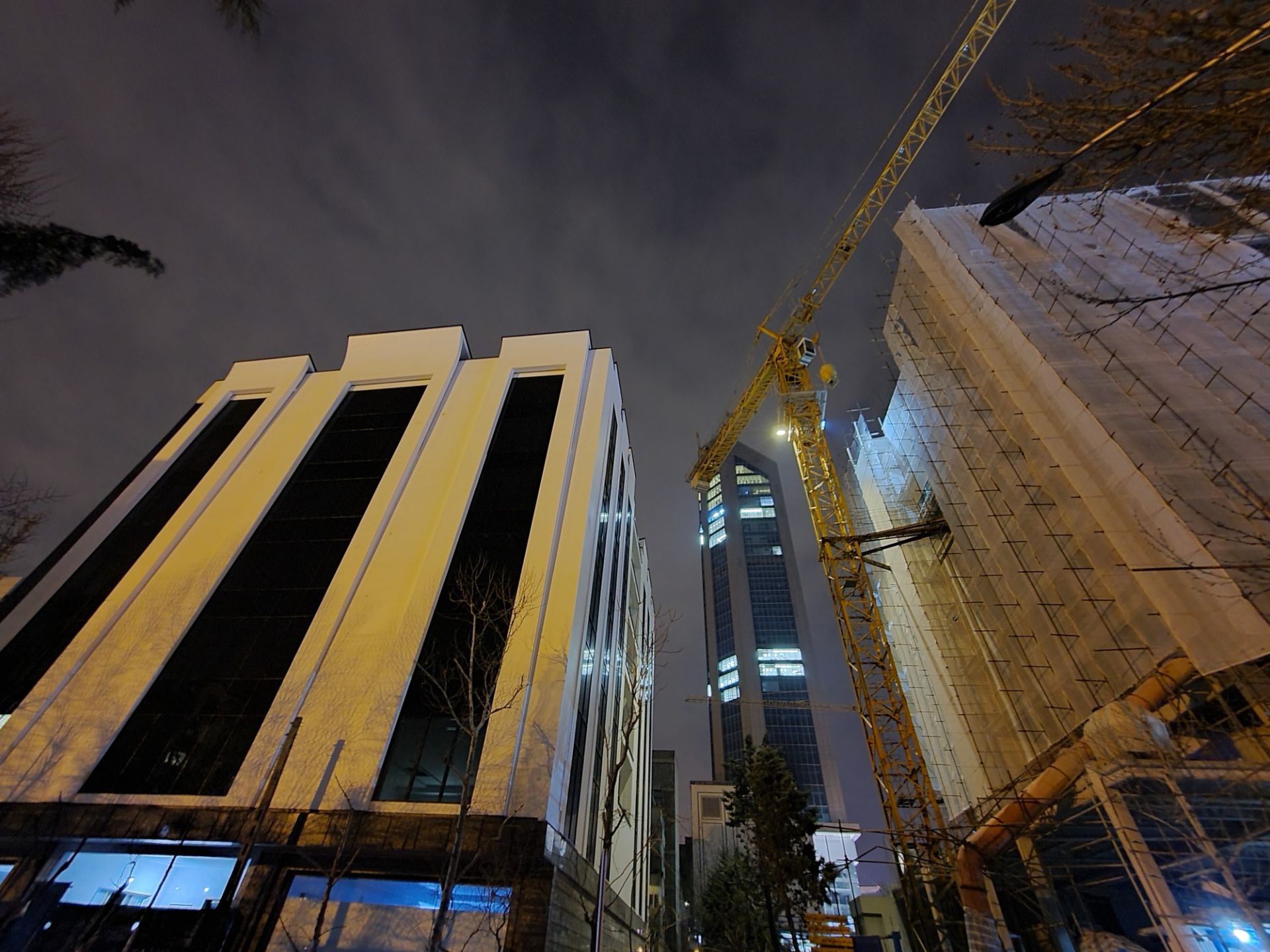 Galaxy S20 Ultra Sample Low Light