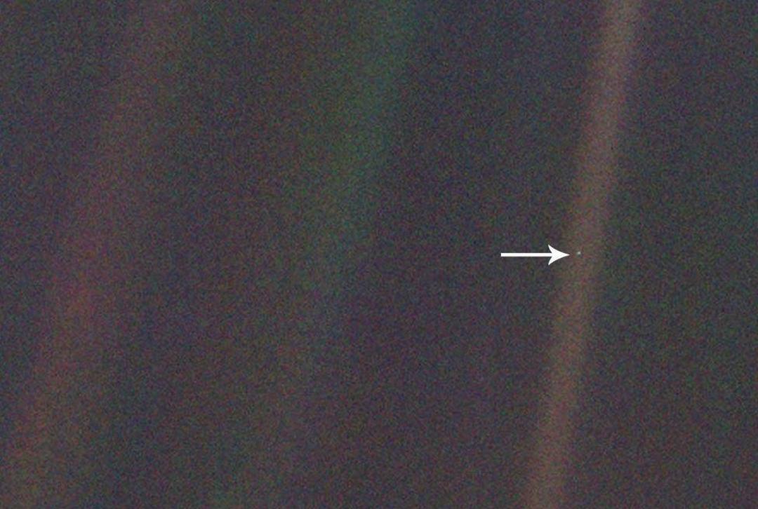 Pale Blue Dot / نقطه آبی کمرنگ