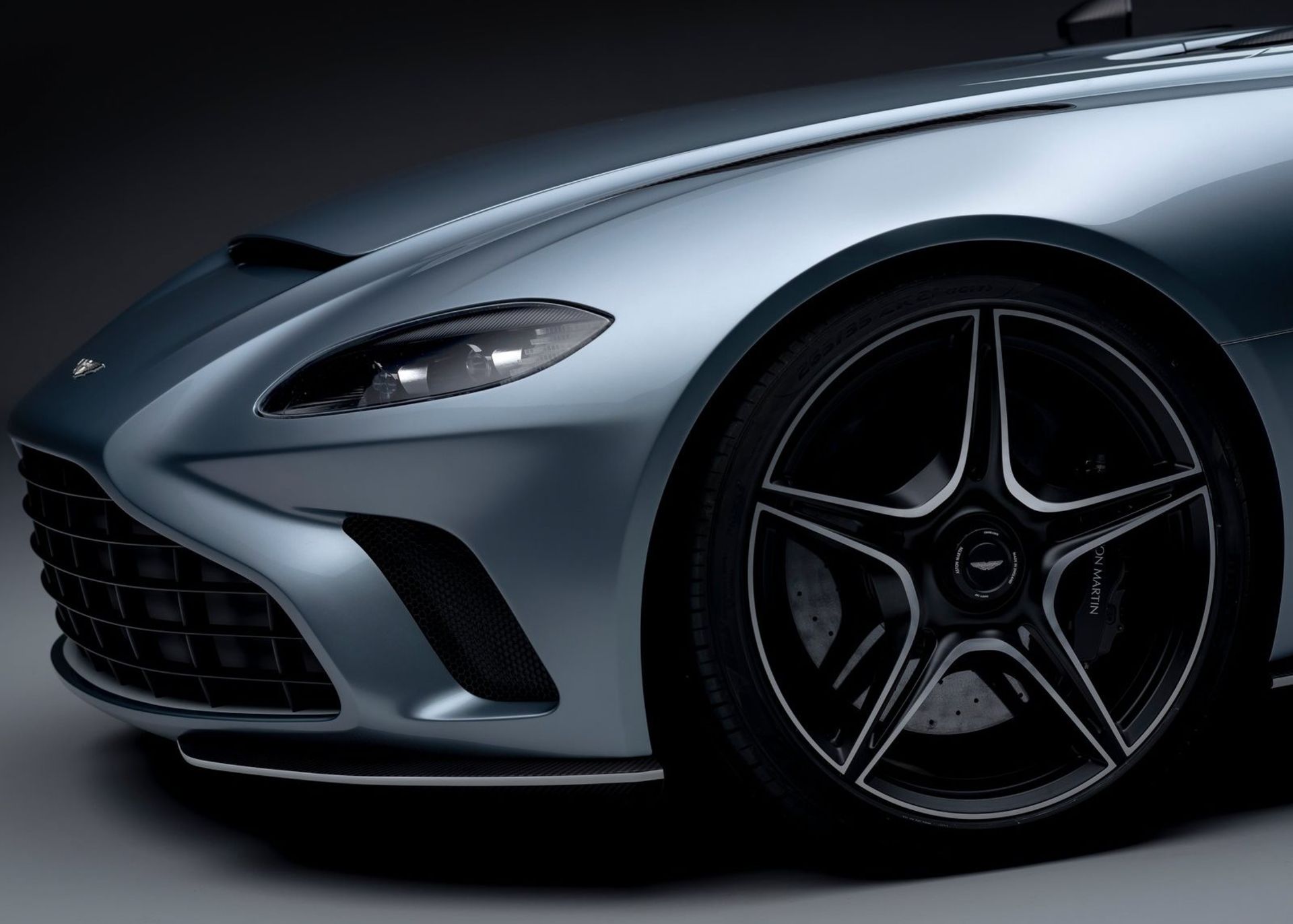 Aston Martin V12 Speedster new