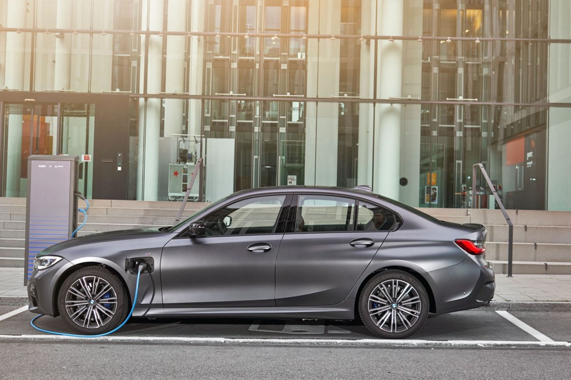 2021 bmw 330e plug in hybrid