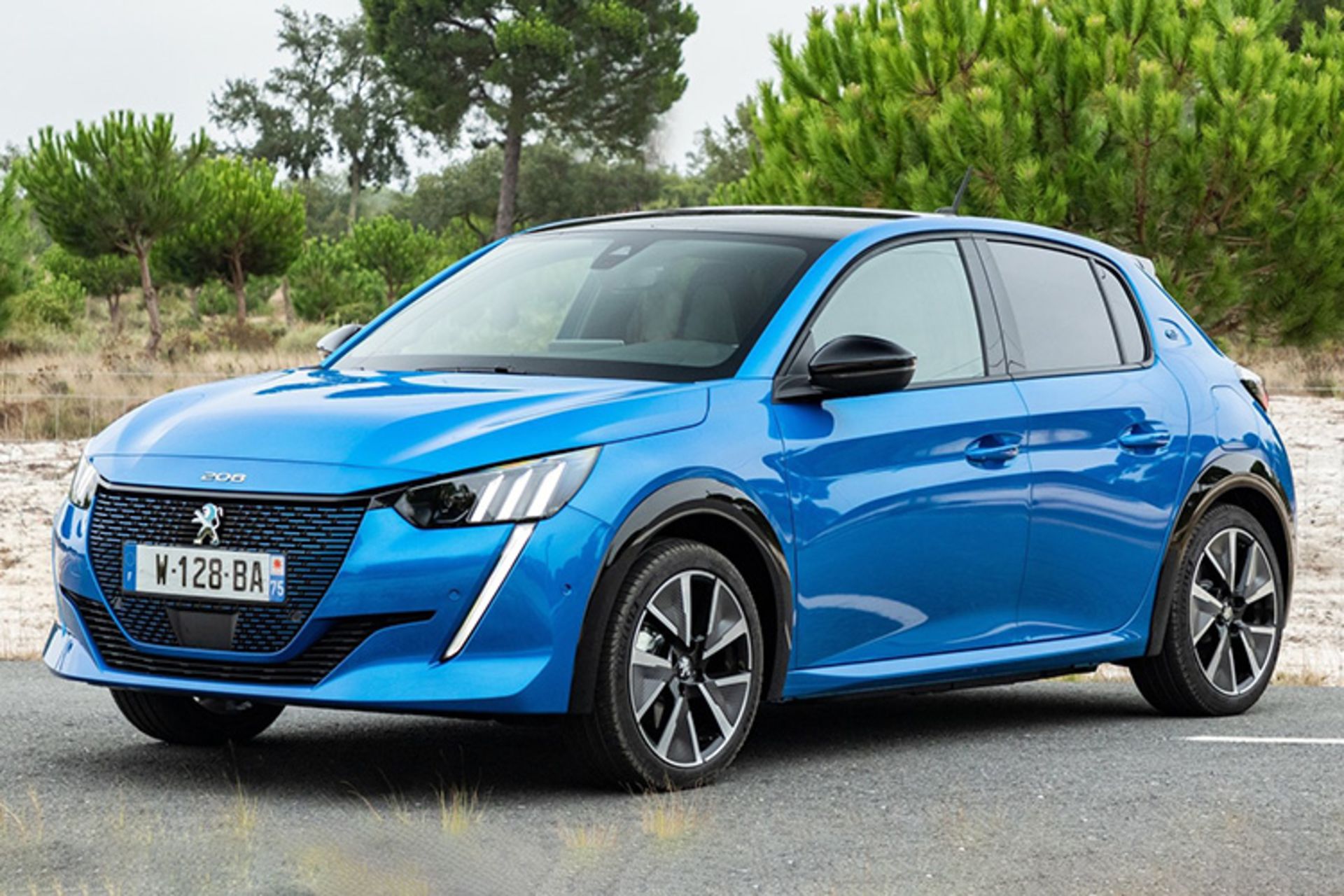 Peugeot 208   e208