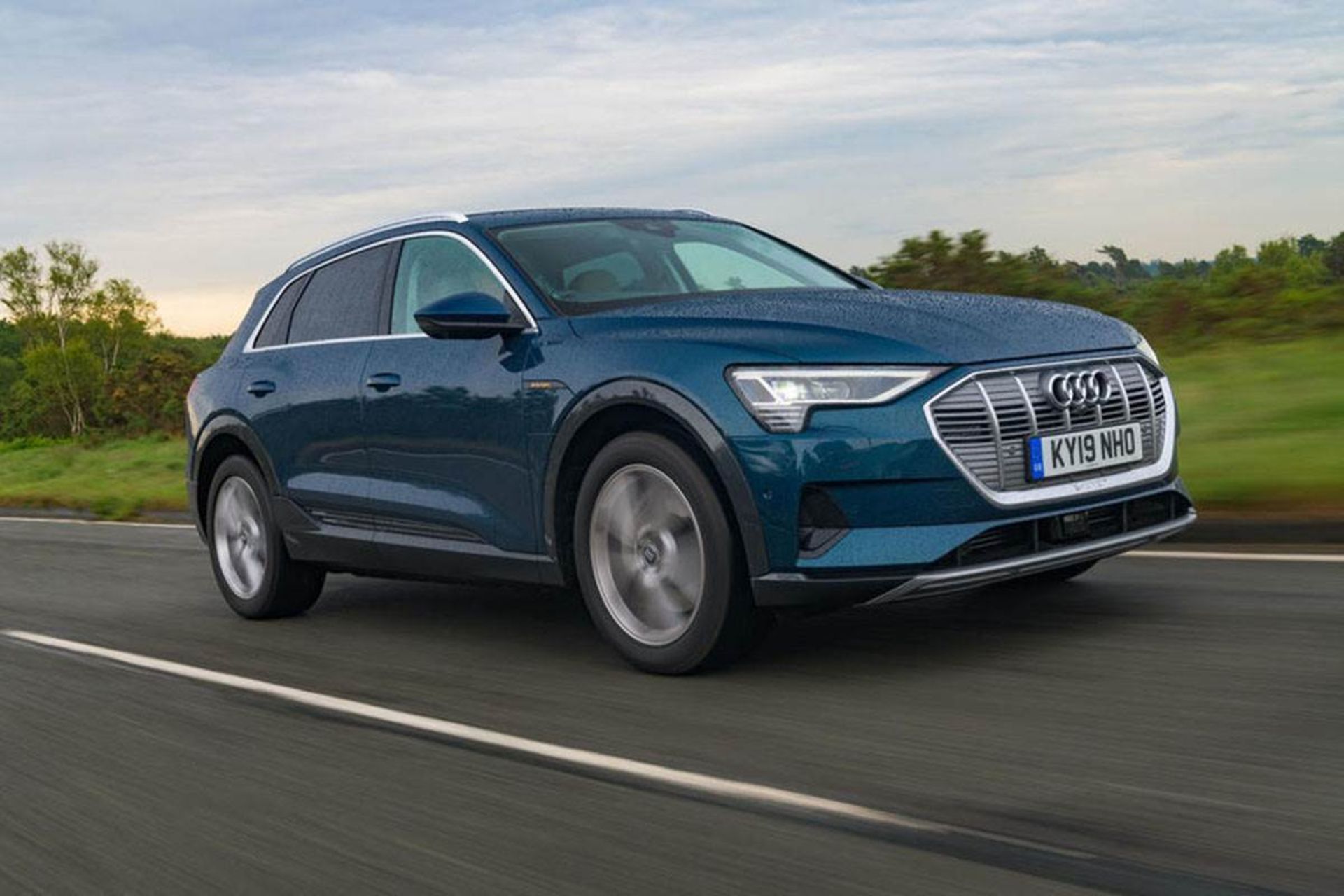 Audi E-tron / آئودی ای-ترون