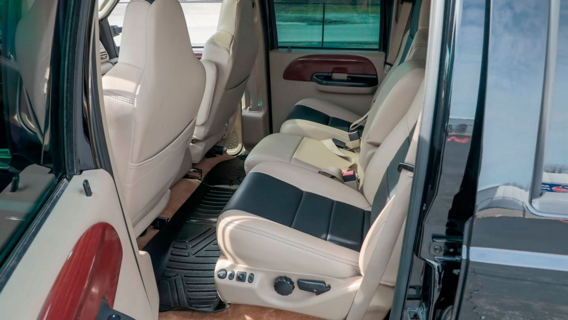 2005 Six Door FORD F650