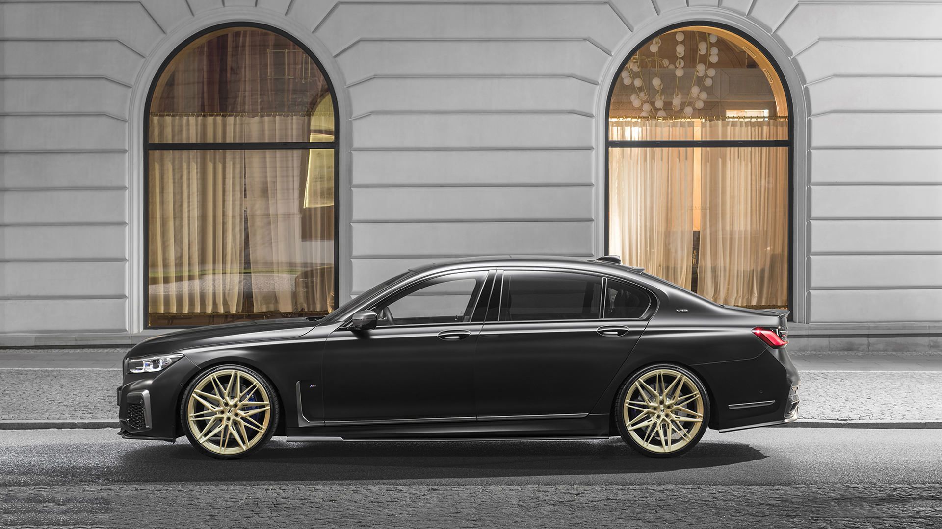 BMW M760Li / بی ام و سری 7