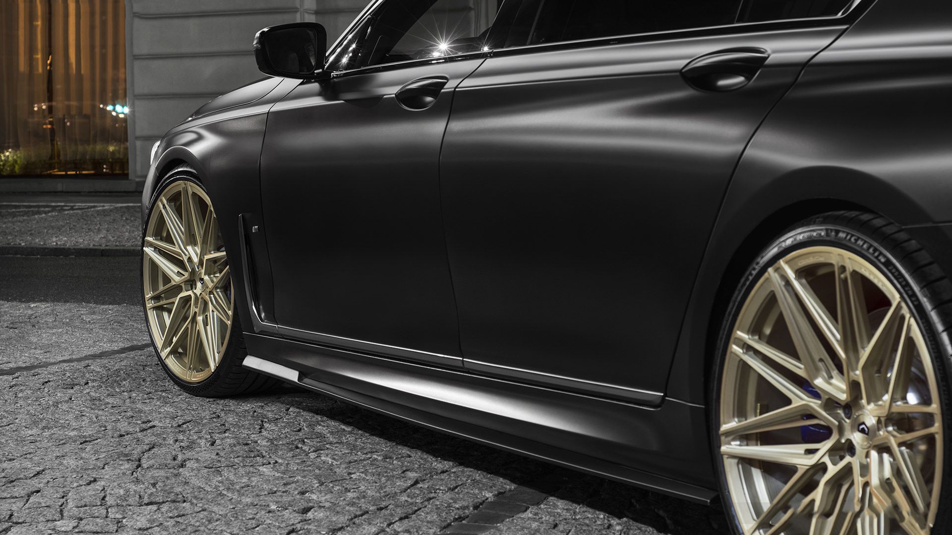 BMW M760Li / بی ام و سری 7