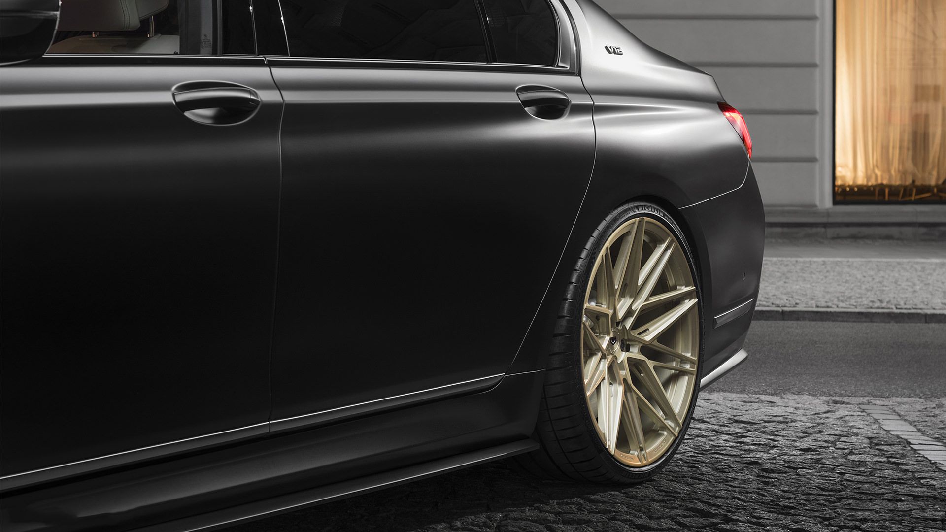 BMW M760Li / بی ام و سری 7