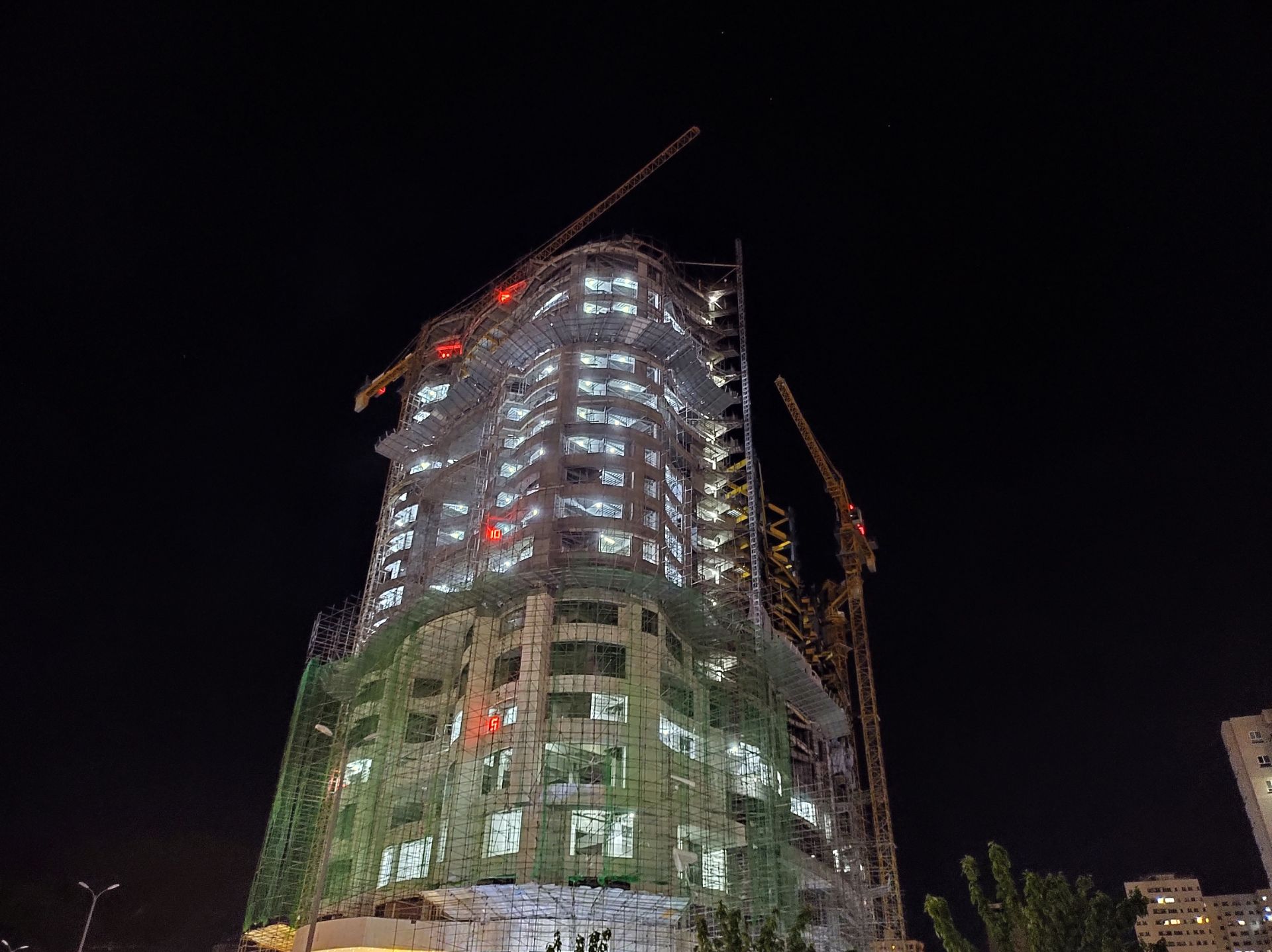 One Hyper Wide Lowlight Night Mode