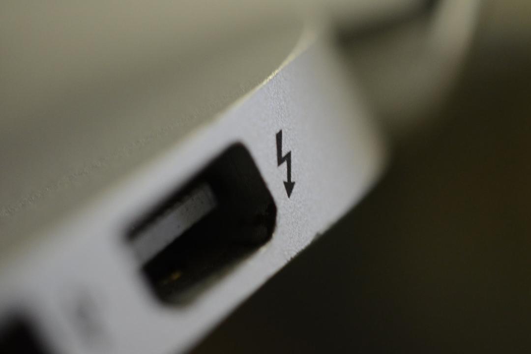 درگاه تاندربولت / Thunderbolt 