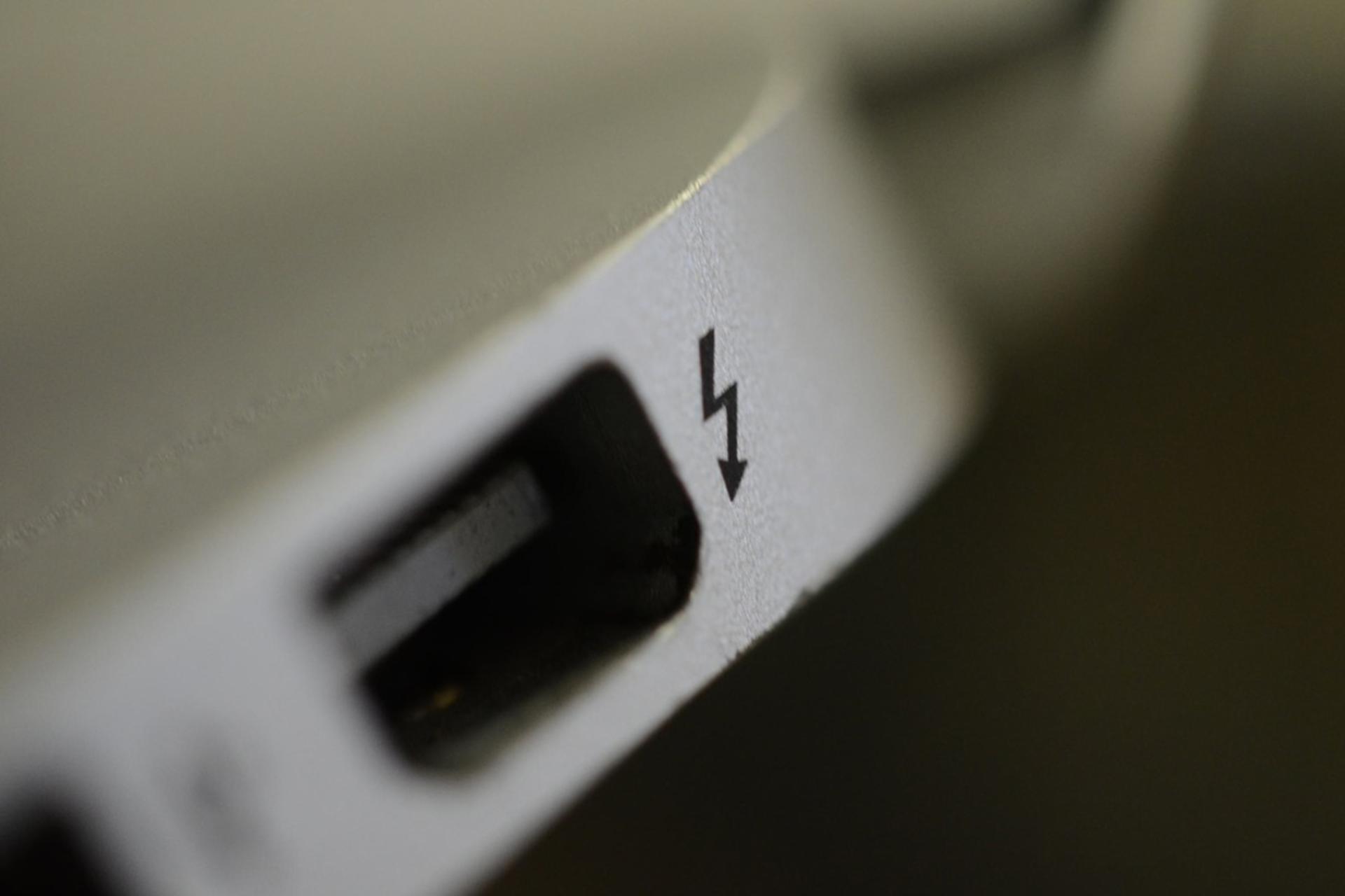 درگاه تاندربولت / Thunderbolt 