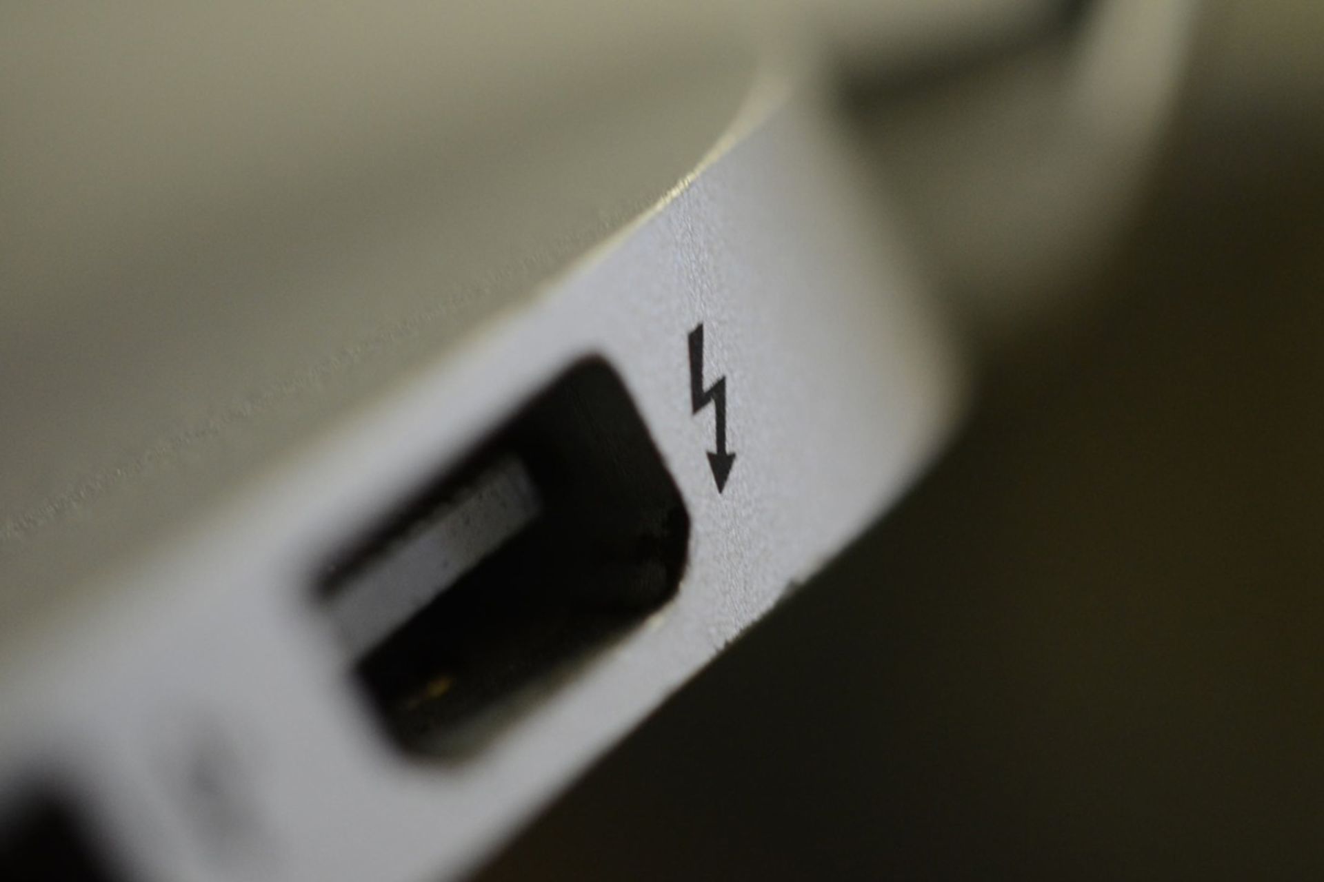 درگاه تاندربولت / Thunderbolt 