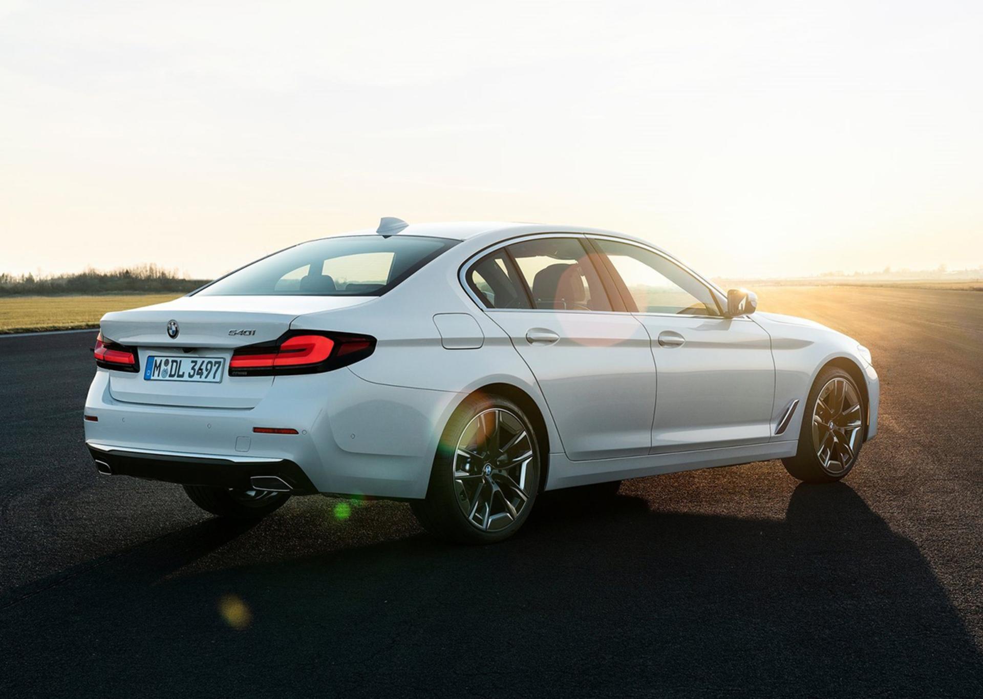 BMW 5-Series   2021