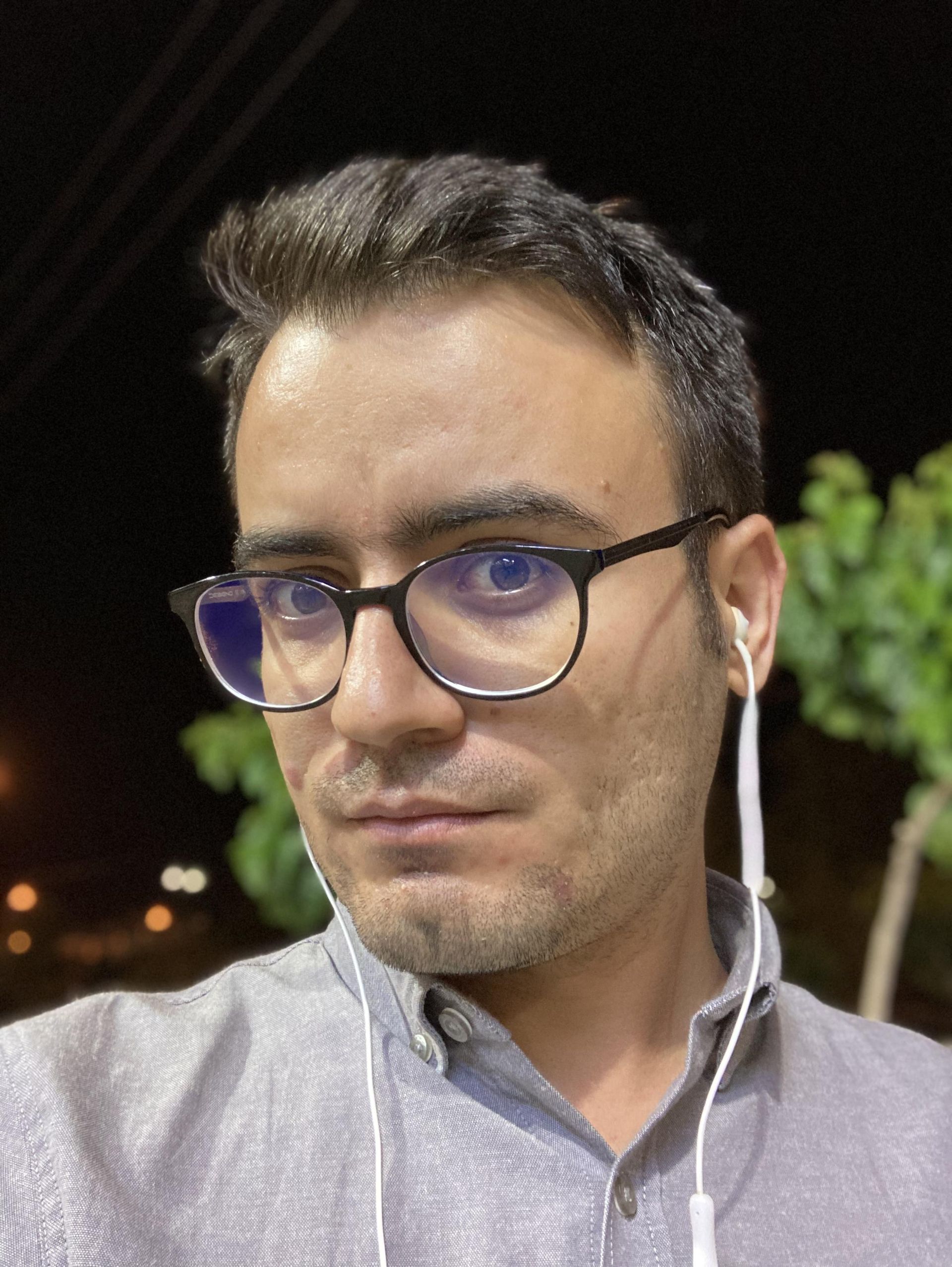 مرجع متخصصين ايران iPhone SE Selfie - Bokeh