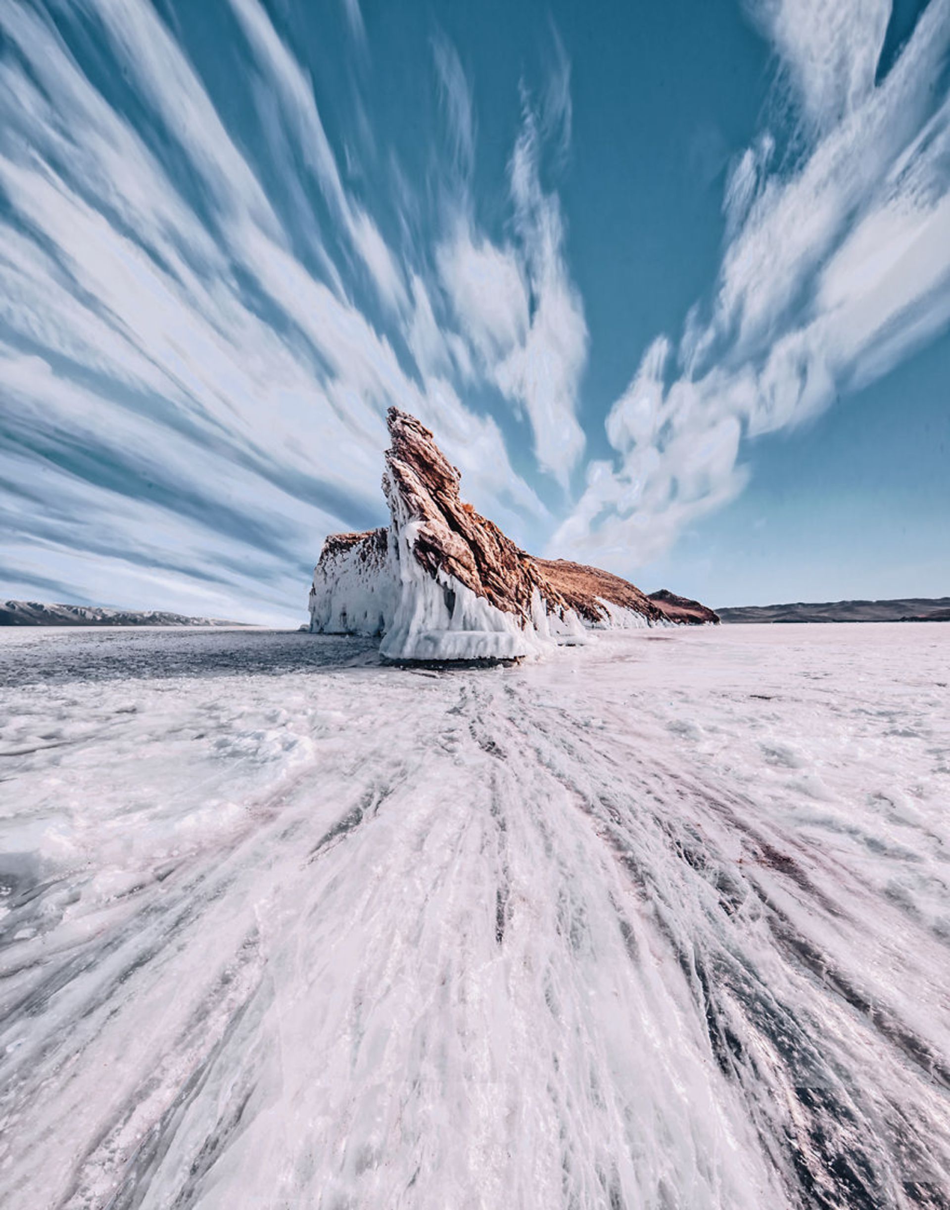 تصاویر دریاچه یخ زده بایکال در سیبری