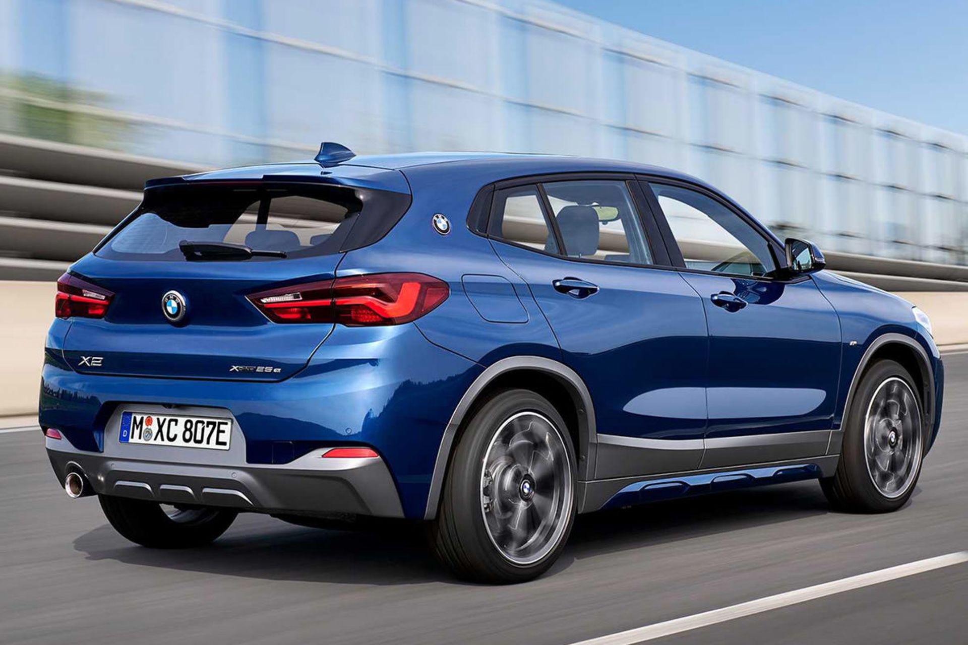 X2 xDrive25e بی‌ام‌و