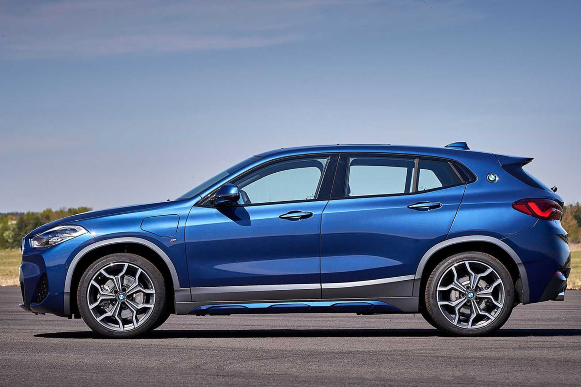 X2 xDrive25e بی‌ام‌و