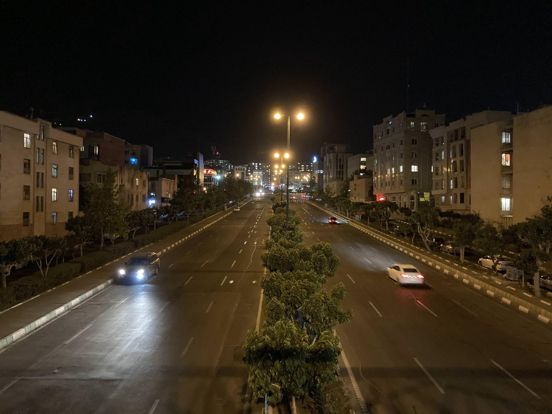 آیفون اس ای 2020 / iPhone SE 2020 نمونه تصویر عکاسی در شب 08