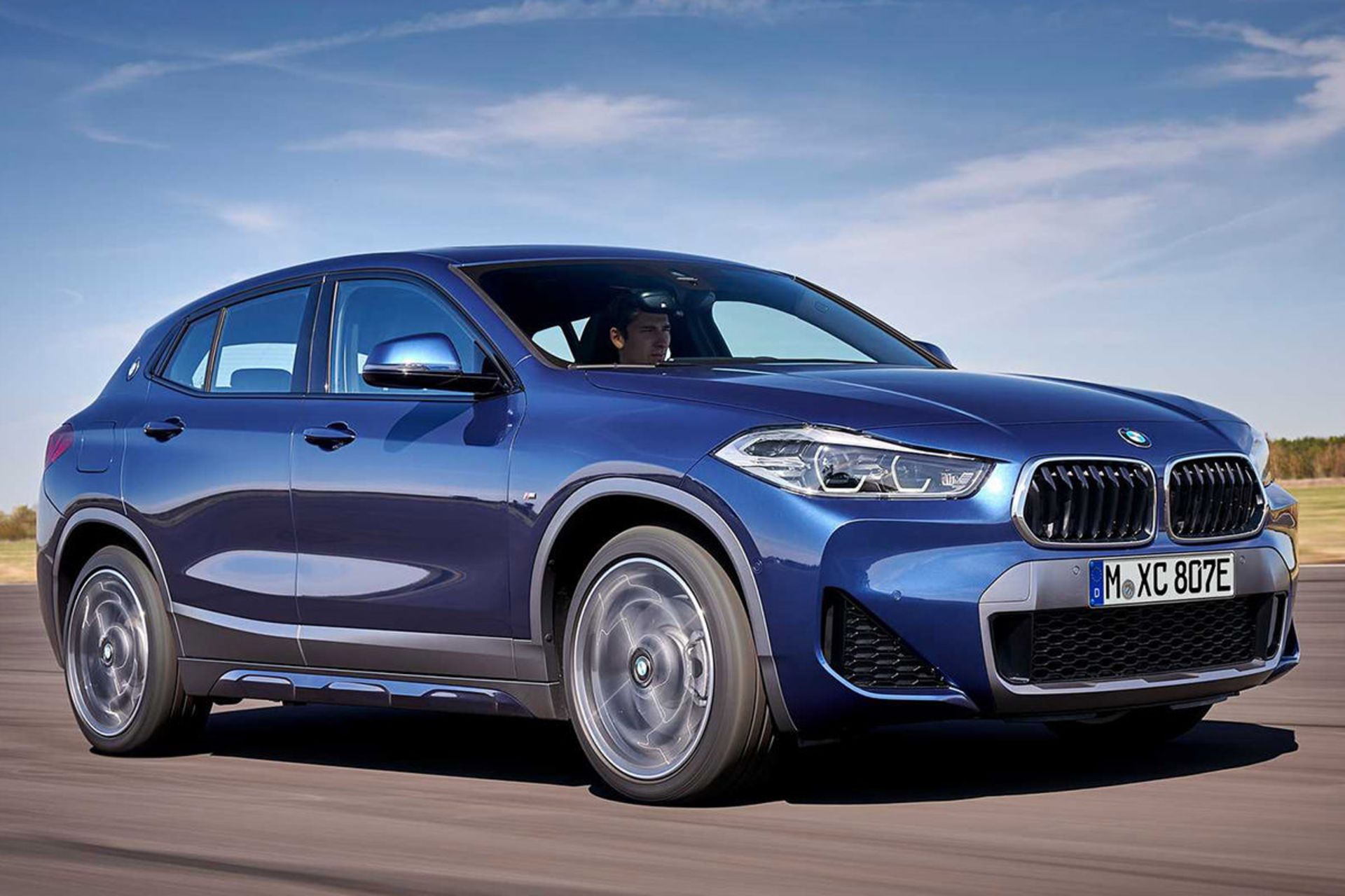 X2 xDrive25e بی‌ام‌و