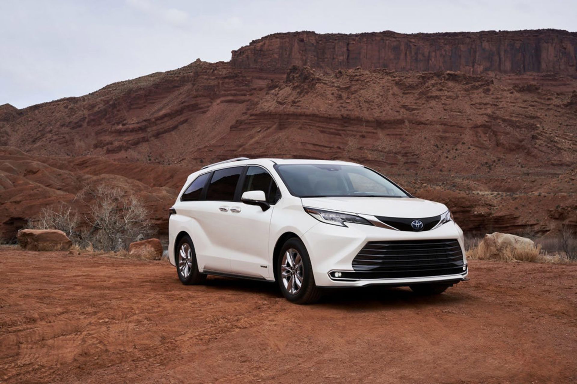 2021 Toyota Sienna minivan / مینی ون تویوتا سیه نا 2021