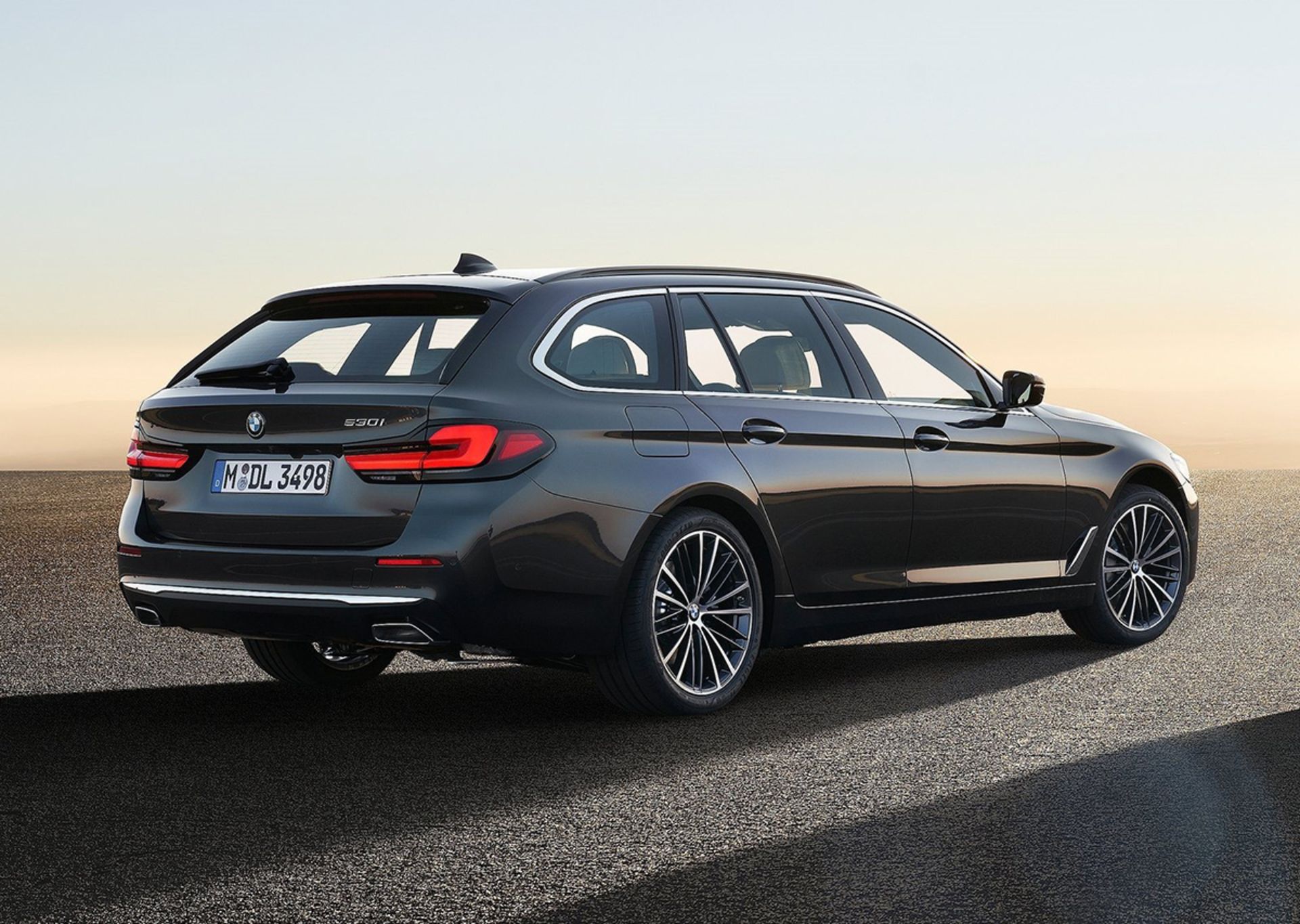 BMW 5-Series   2021
