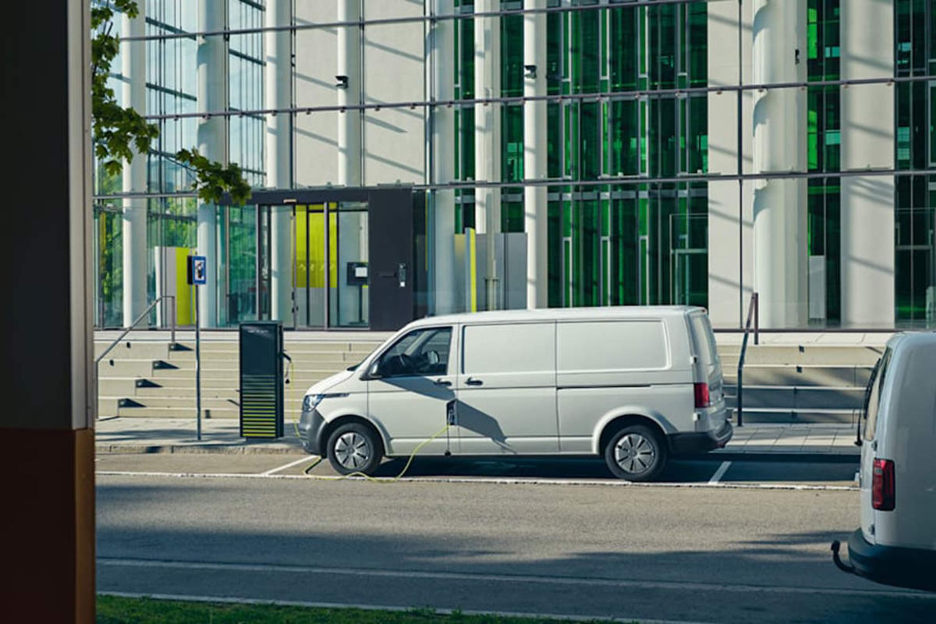 Volkswagen eTransporter van / ون الکتریکی فولکس واگن ای ترنسپورتر