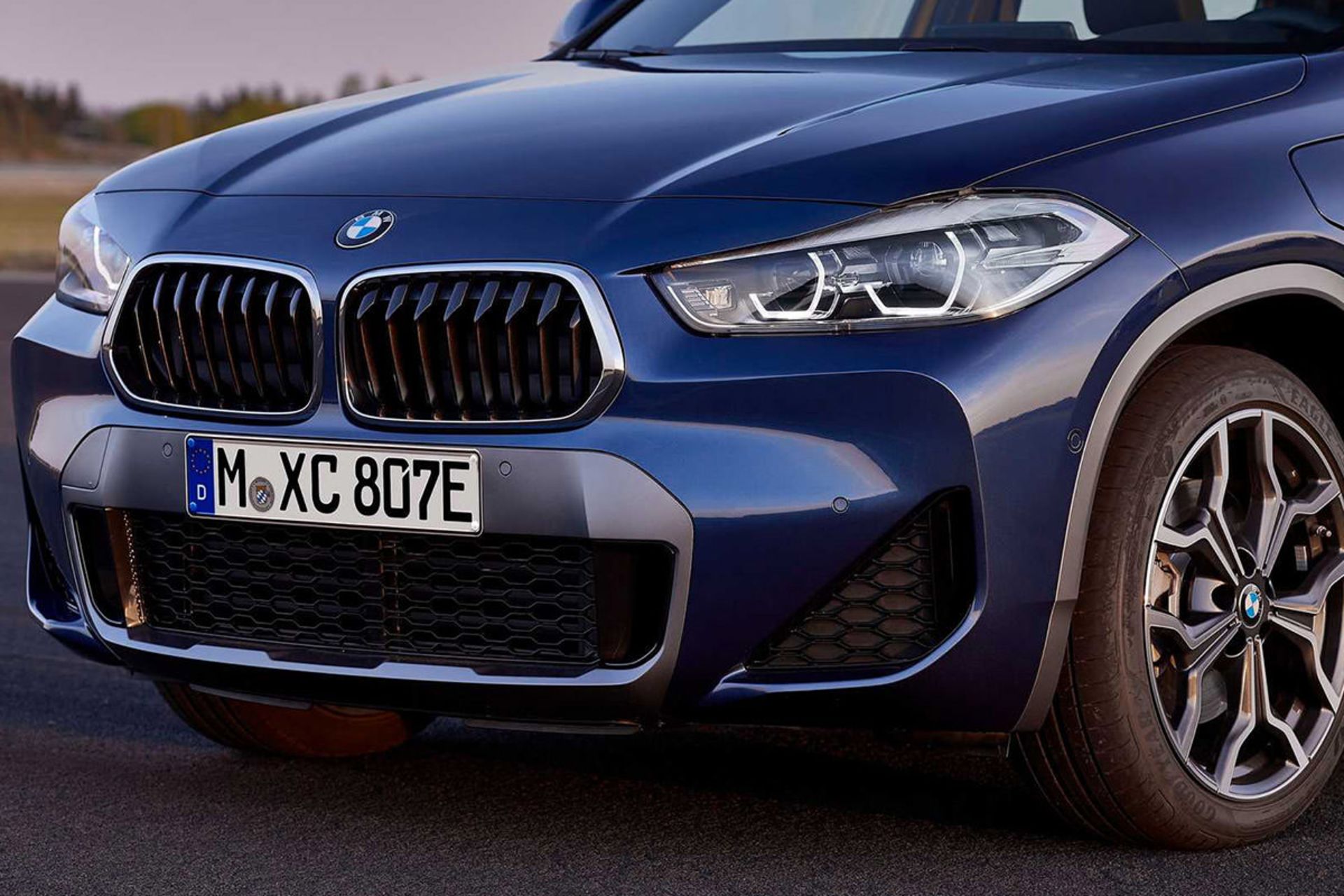 X2 xDrive25e بی‌ام‌و
