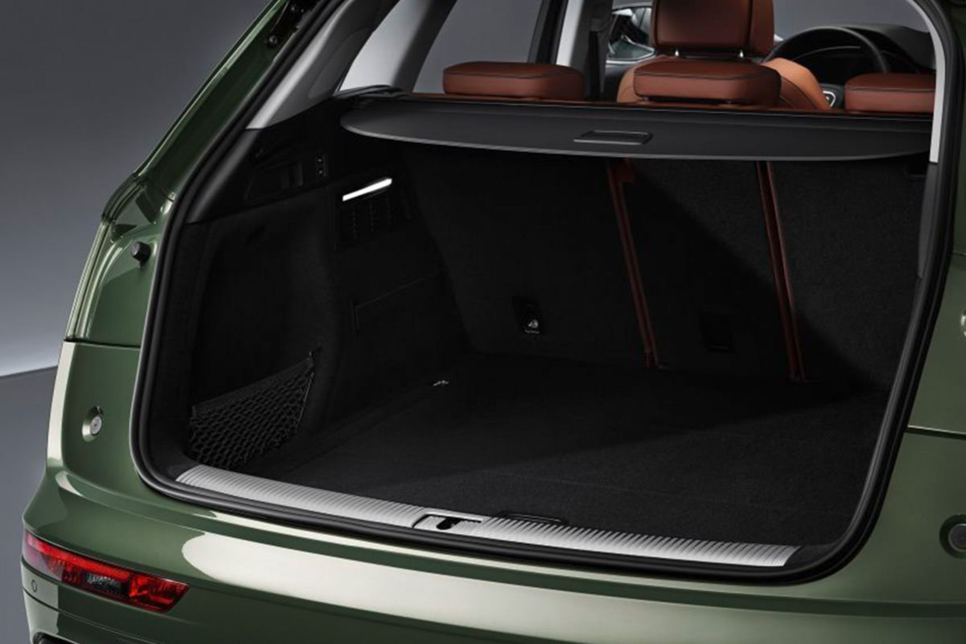 فضای بار عقب شاسی بلند آئودی Q5