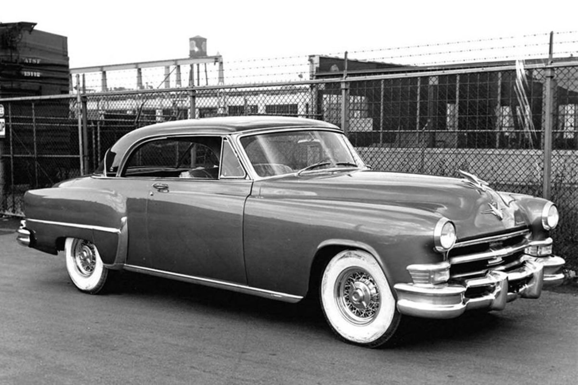 عکس سیاه و سفید خودرو آمریکایی پکارد / peckard 