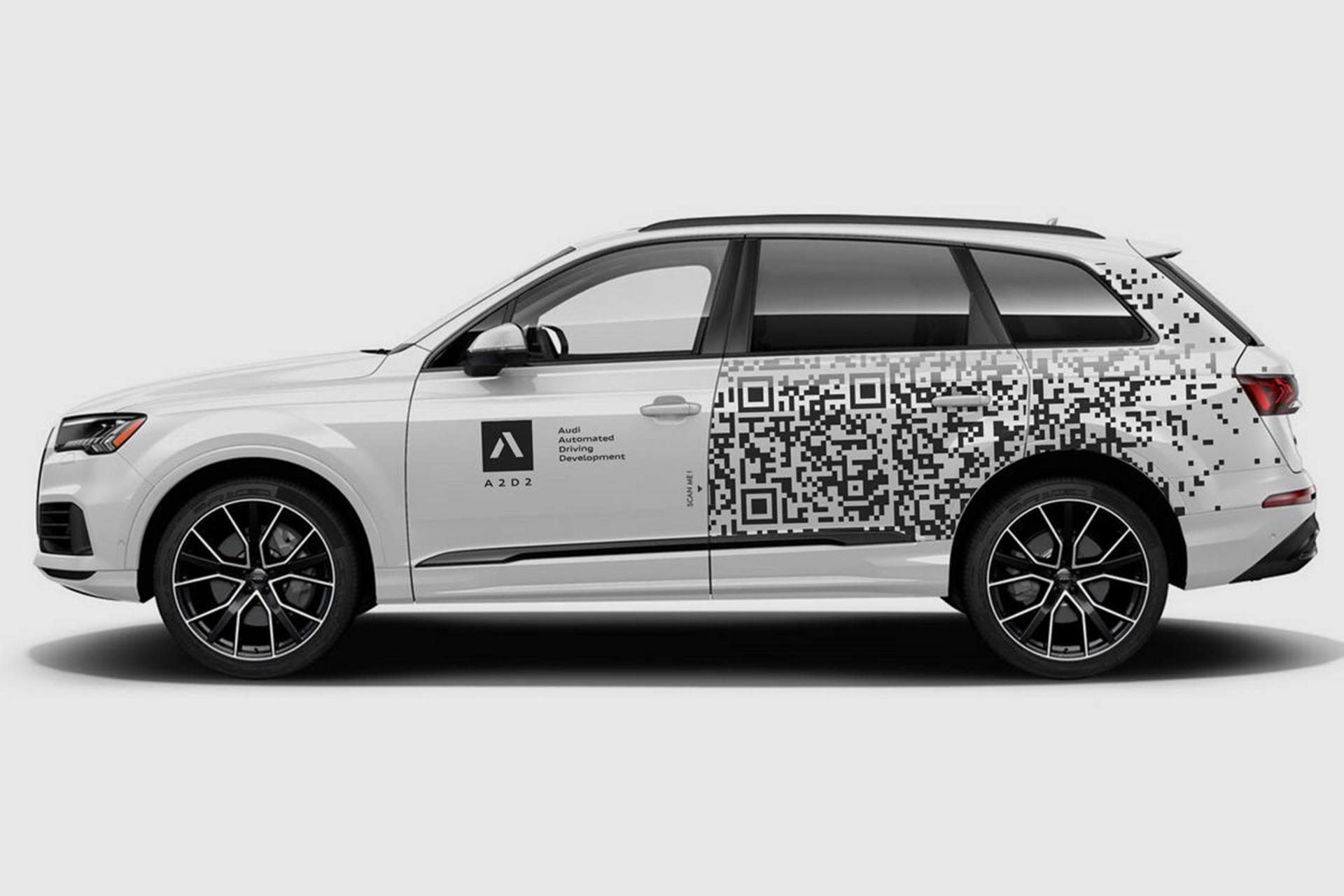 نمای جانبی خودرو شاسی بلند آئودی کیو7 / Audi Q7 رنگ سفید 